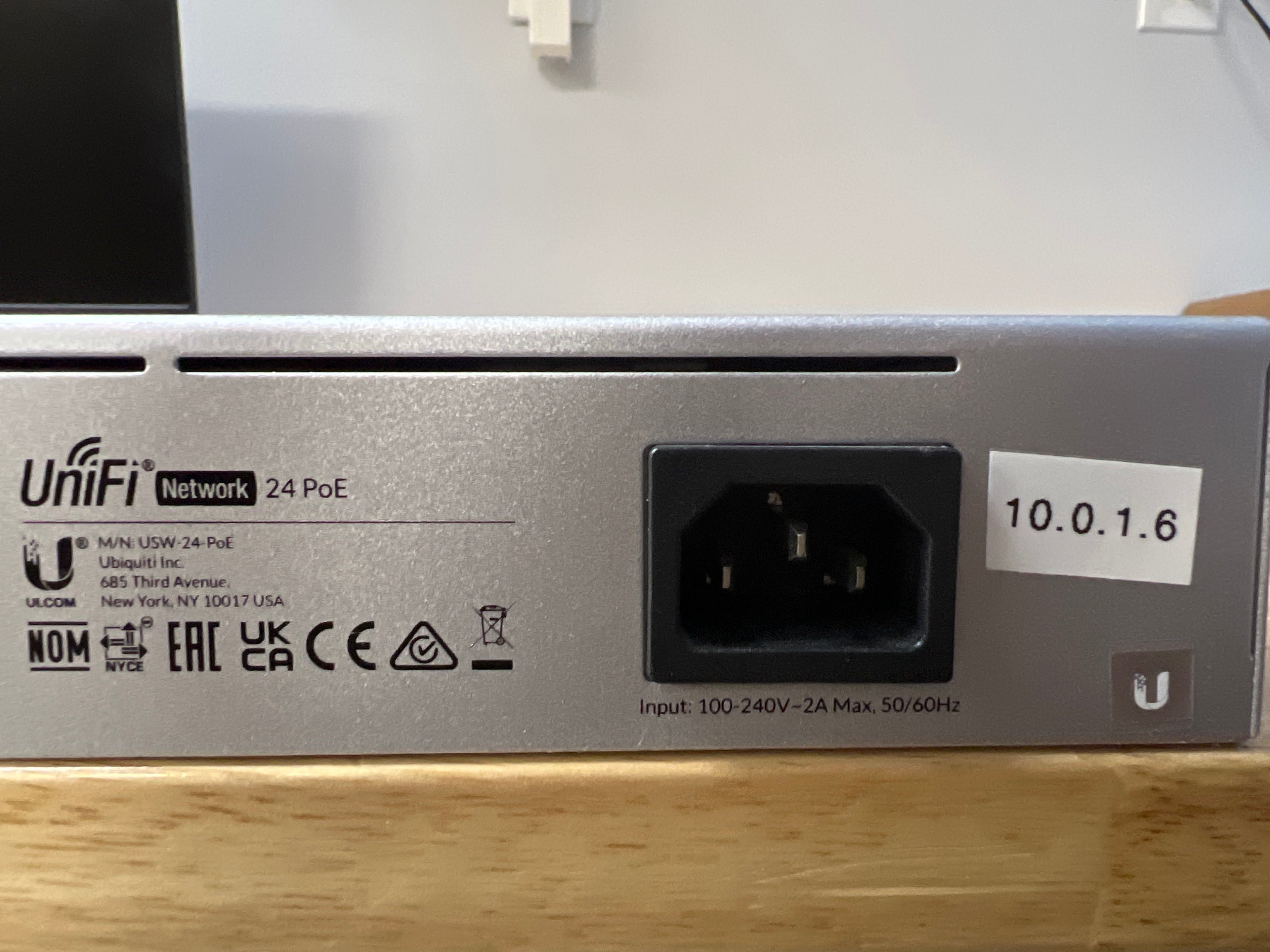 Ubiquiti UniFi USW-24-PoE Network Switch 24 Ports Managed Ethernet Silver Used