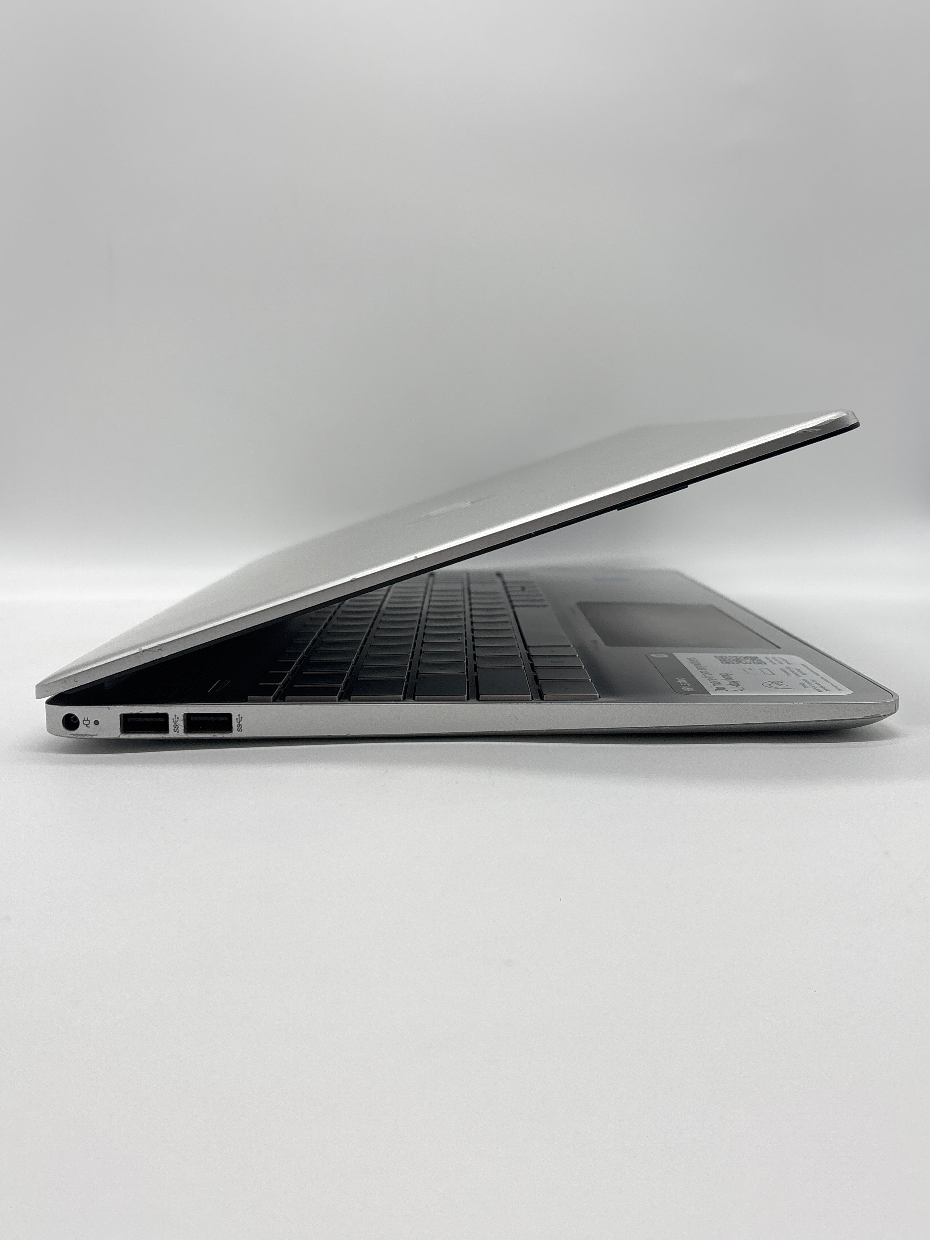 HP 15-DY2702DX i3-1115G4 8GB RAM 256GB SSD