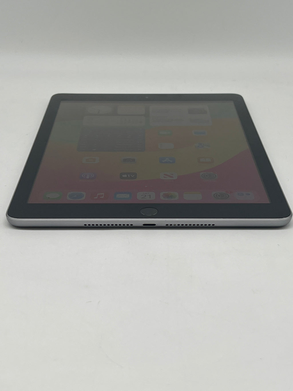 Apple iPad (6th Gen) A1893 32GB Wi Fi  Gray - Used