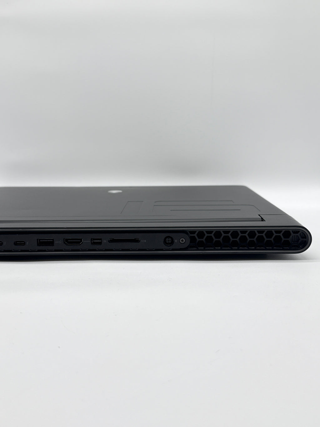 Dell Alienware M16 R1 i7-13700HX 64GB RAM 2TB SSD NVIDIA RTX 4070 - USED B