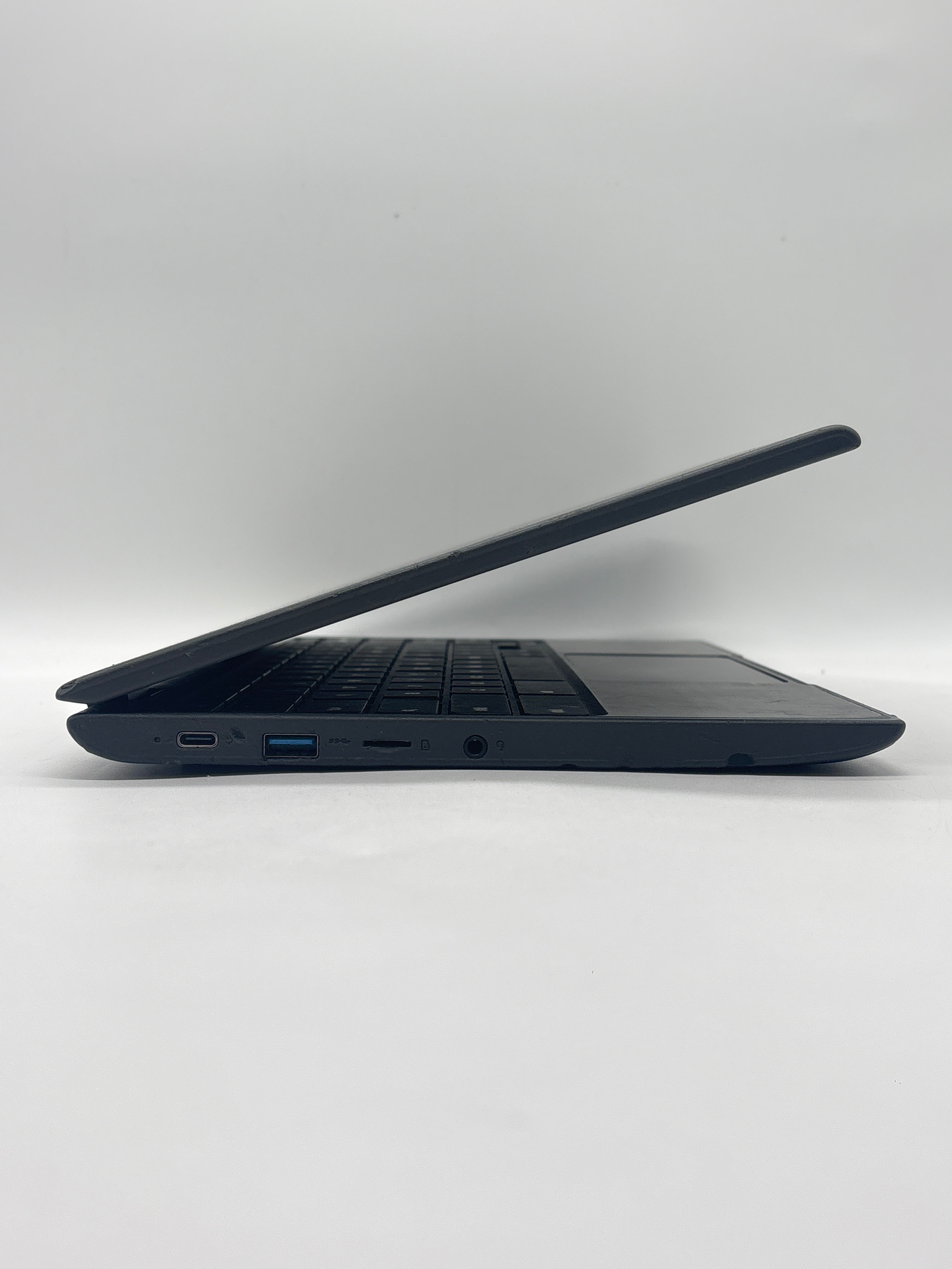 Lenovo 100e Chromebook 2nd Gen AMD 4-9210C 4GB RAM 32GB SSD - For Parts (Read)