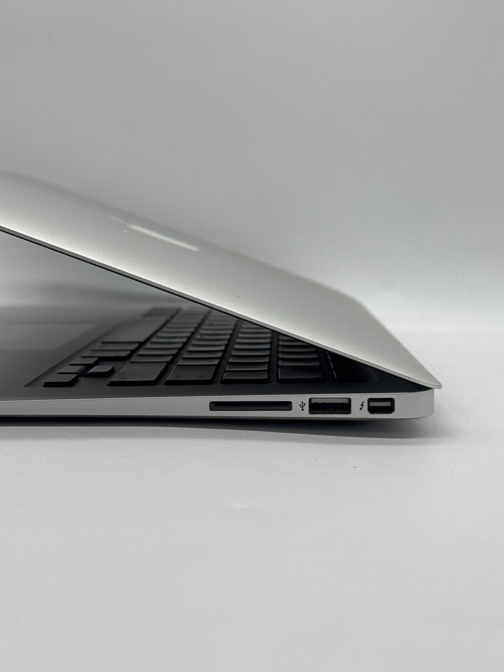Apple MacBook Air 13.3" A1466 2017 i5 1.3 GHz 4GB RAM 128GB SSD