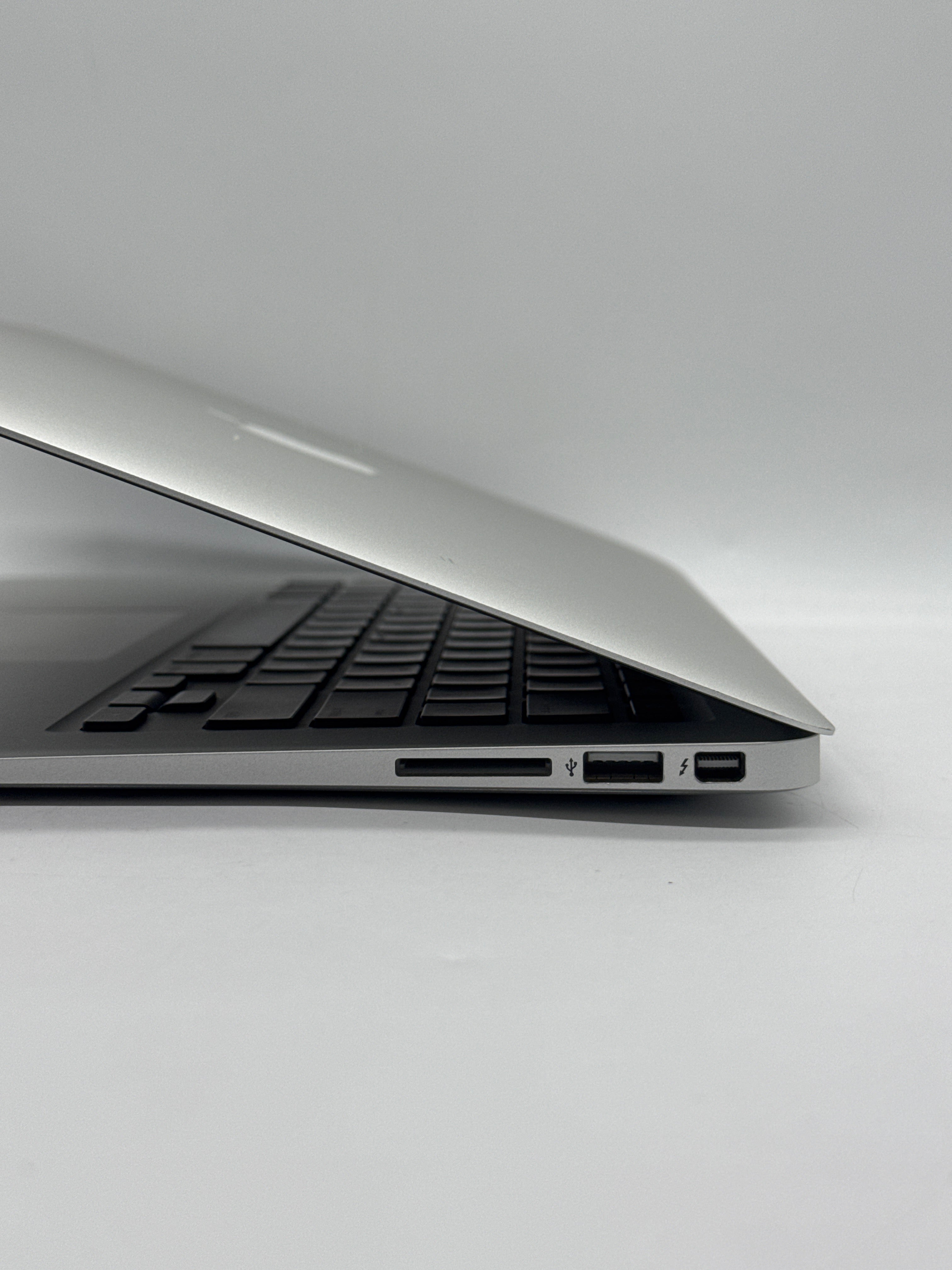 Apple MacBook Air 13.3" A1466 2017 i5 1.3 GHz 4GB RAM 128GB SSD