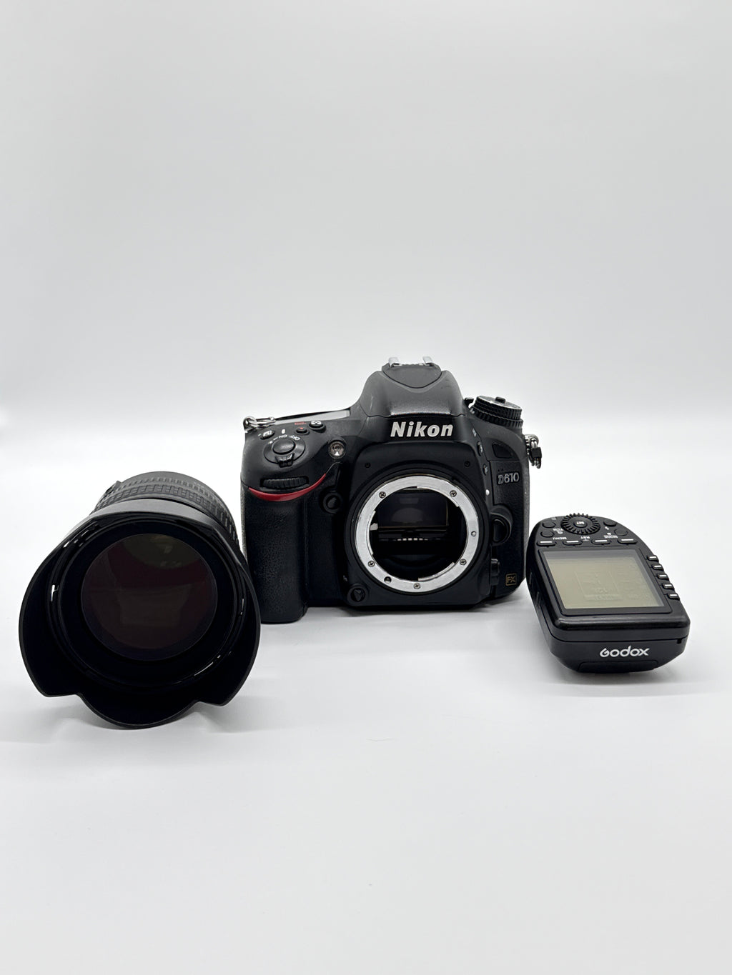Nikon D610 Digital Camera 24.3MP w/ Nikon 18-70mm Lens (Shutter Count 32285)