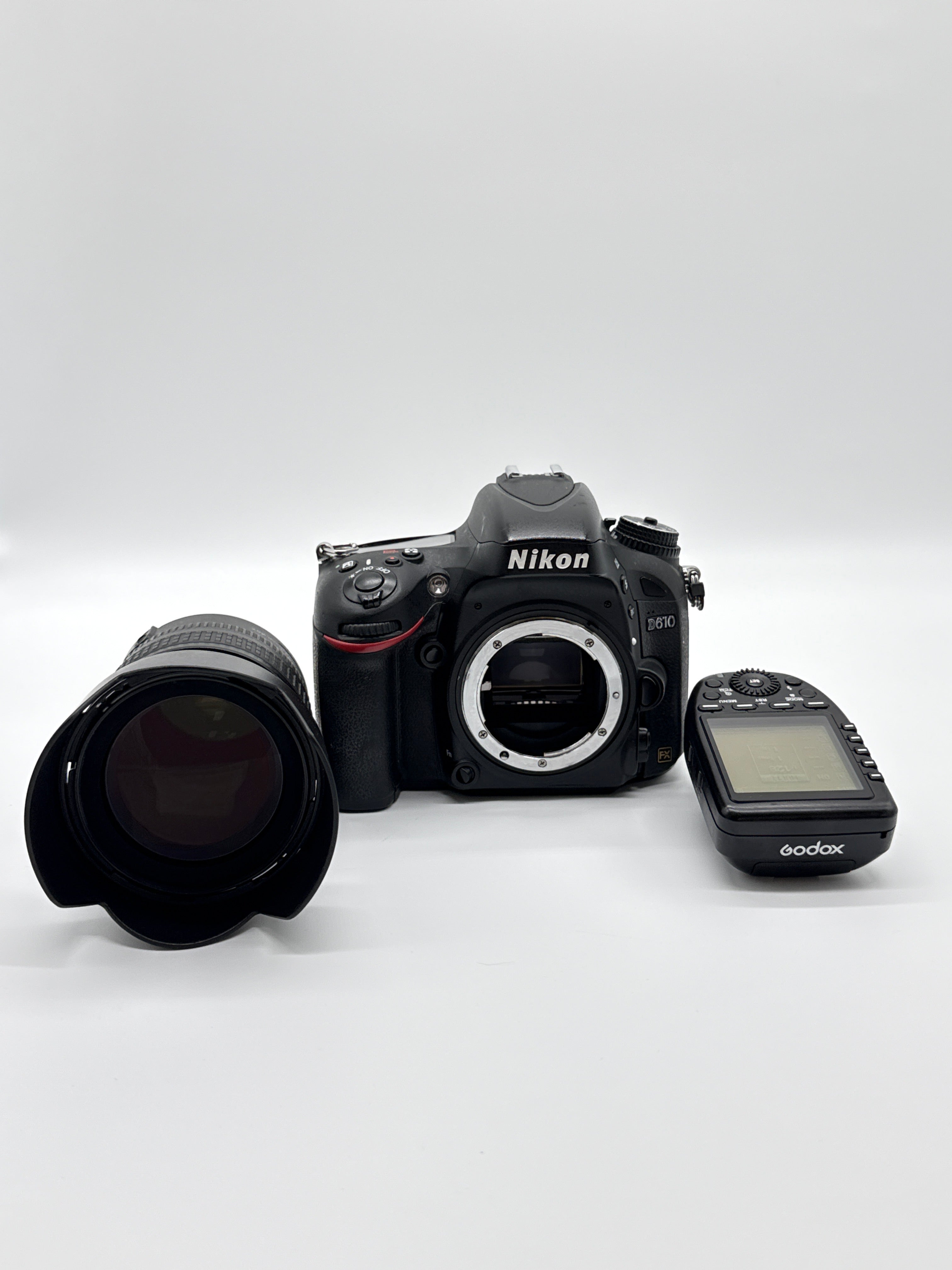 Nikon D610 Digital Camera 24.3MP w/ Nikon 18-70mm Lens (Shutter Count 32285)