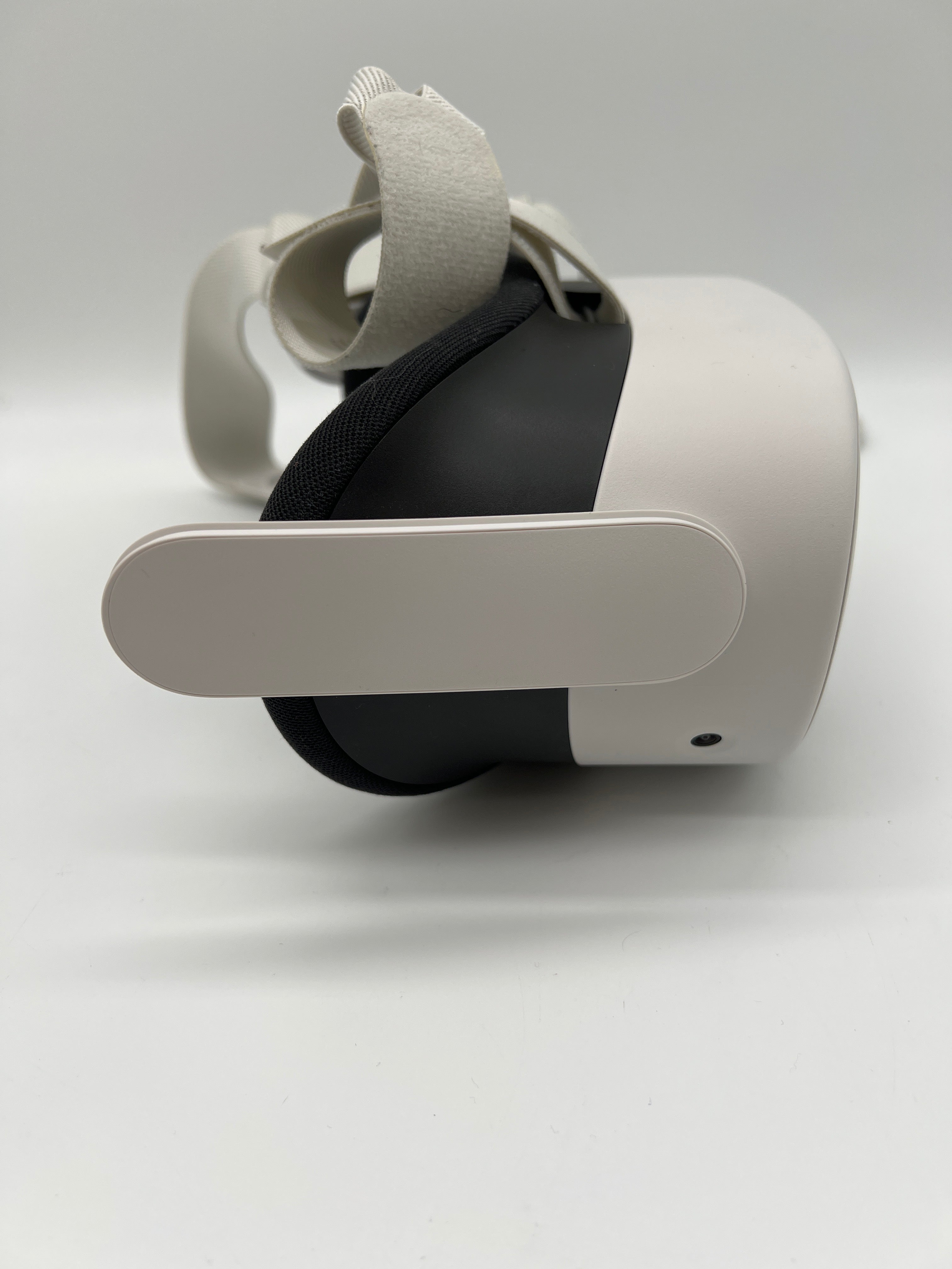 Used Meta Quest 3s VR Headset 128GB White Controllers