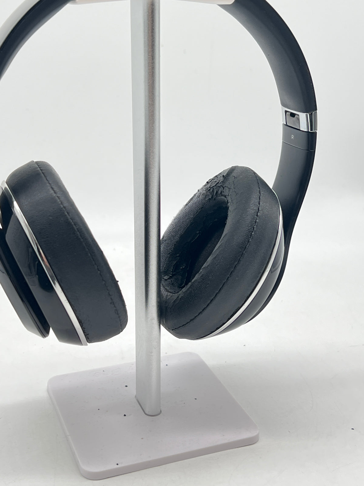 Beats Studio Wireless B0501 Over-Ear Headphones Black w/ Case - Used