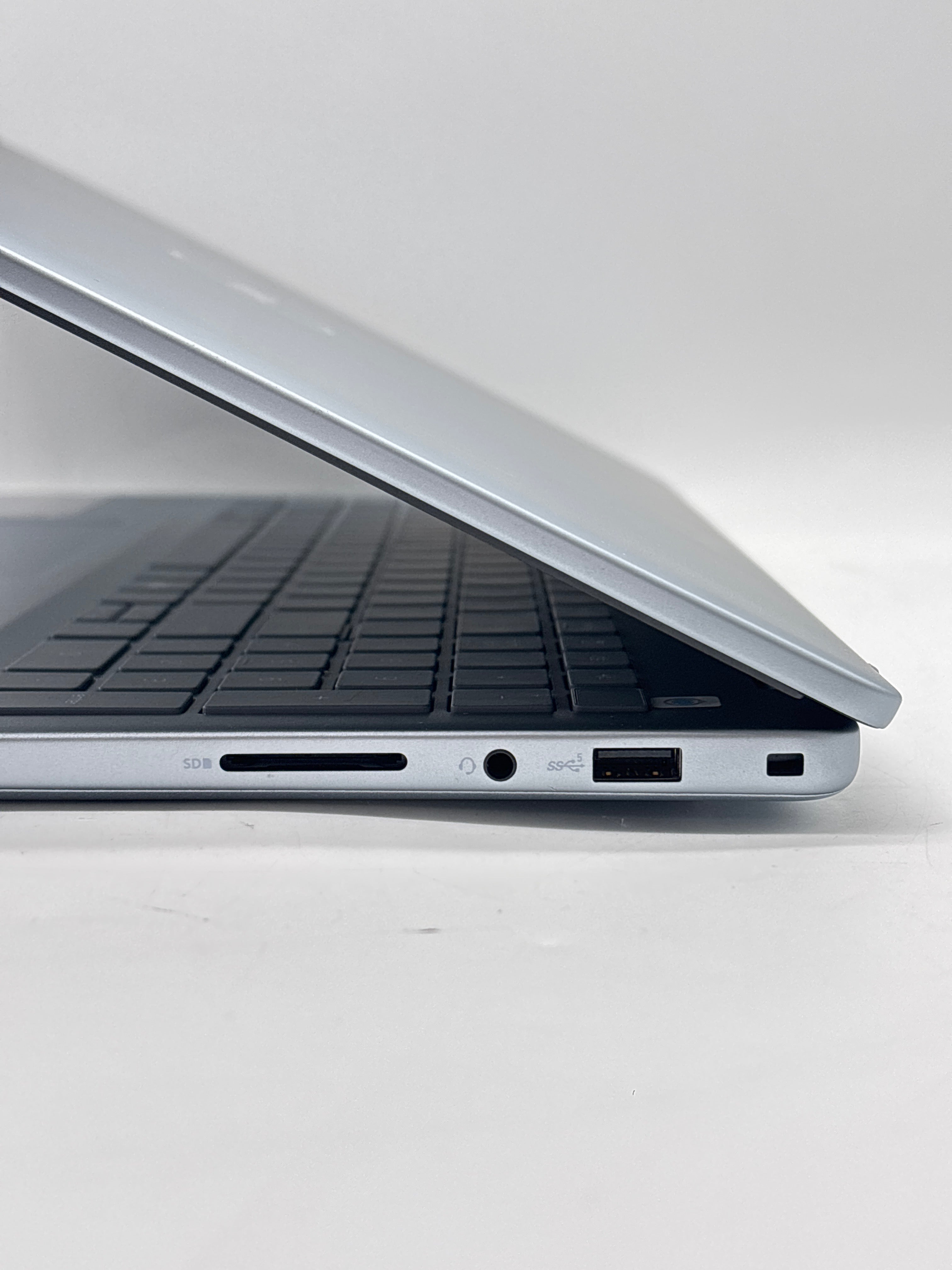 Dell Inspiron 16 5640 16" Core i5-1334U 16GB RAM 512GB SSD - Used