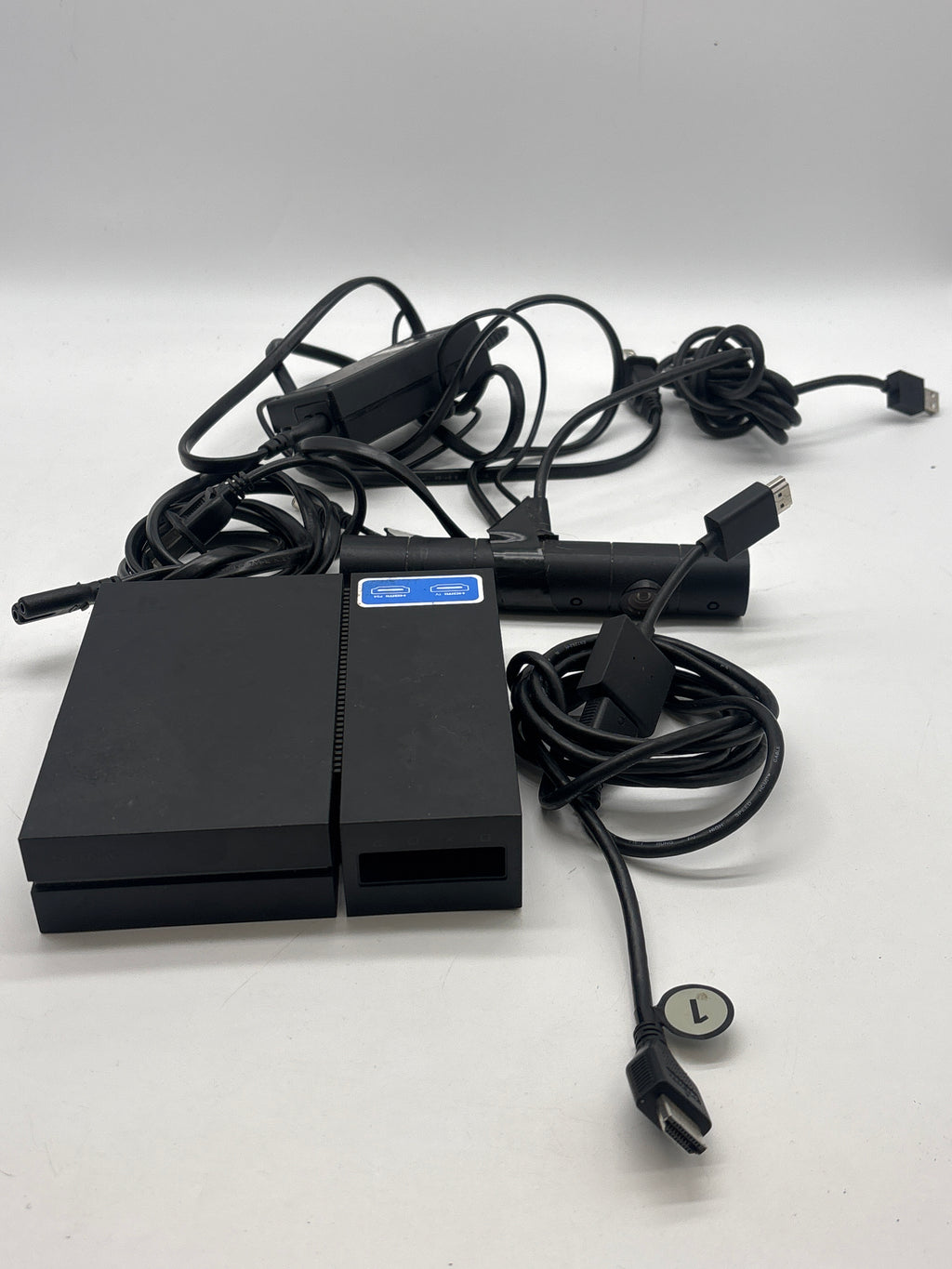 Sony CUh-ZVR2 PlayStation 4 (PS4) VR Headset + Camera W/ 2 Controllers)
