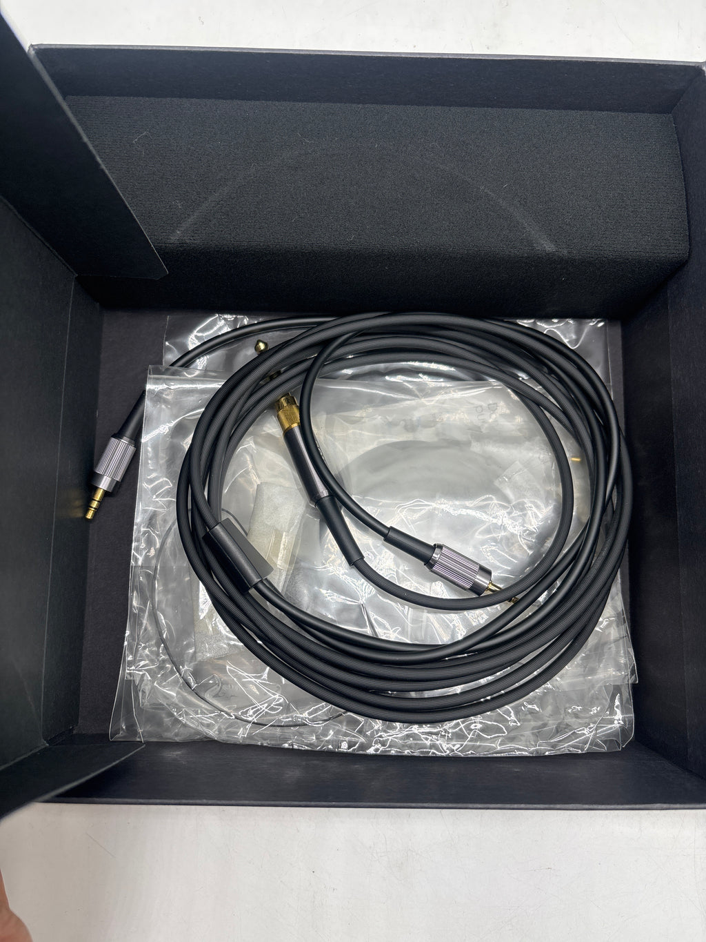 Sony MDR-Z7 Over-Ear High Resolution Audiophile Headphones - For Parts (Left speaker issues)