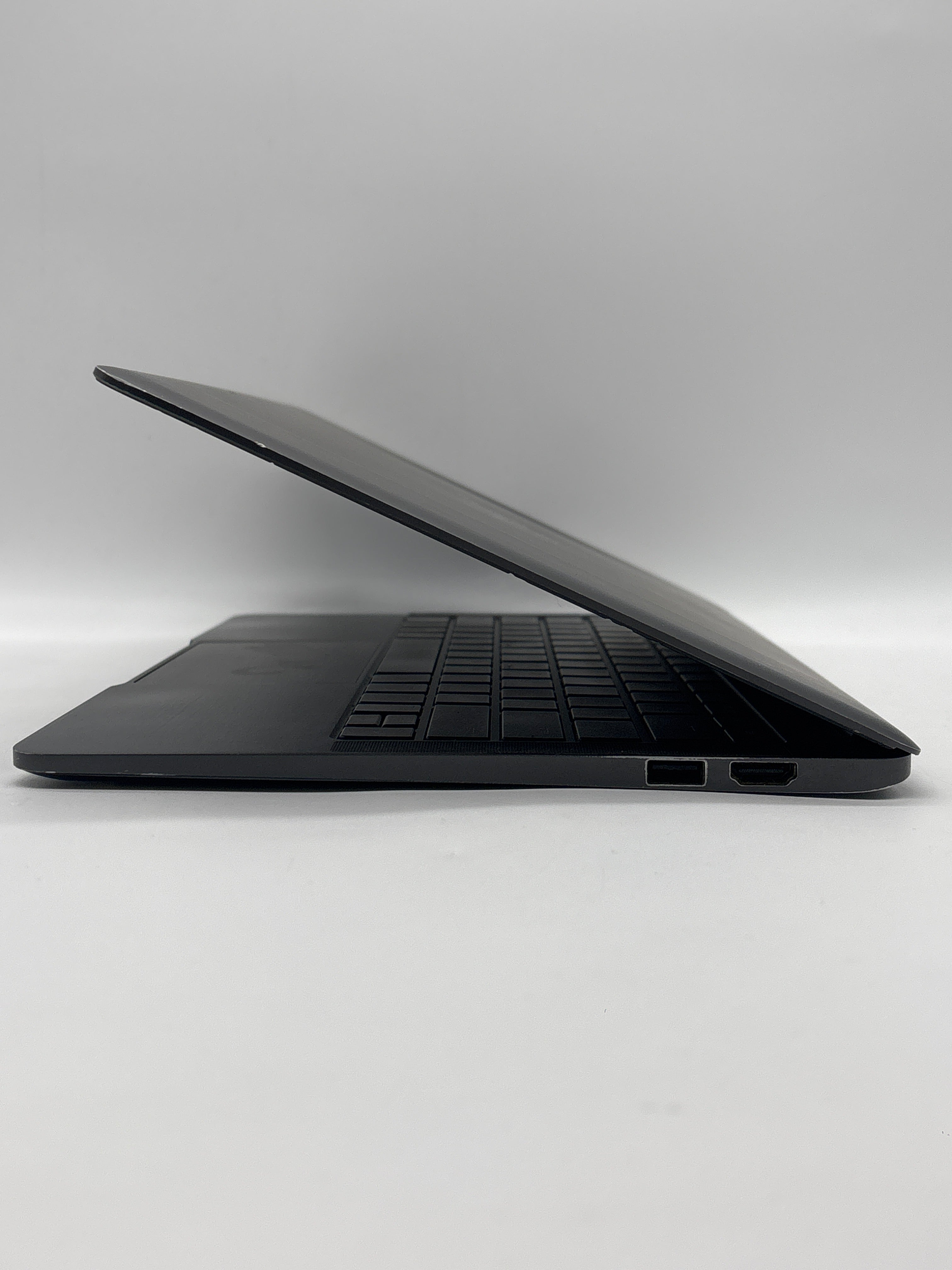 Razer Blade RZ09-0196 i7-7500U 16GB RAM 512GB SSD