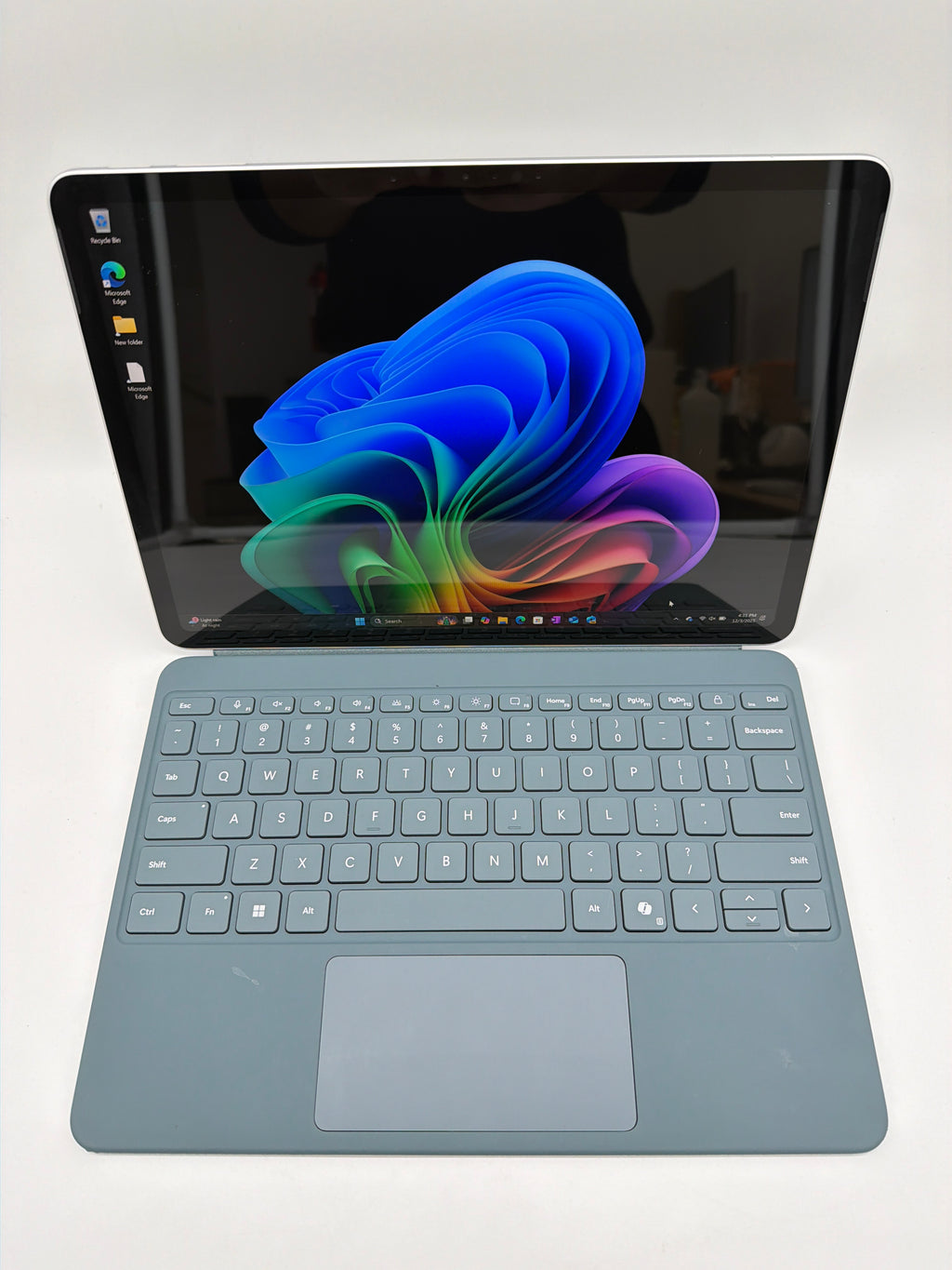 Microsoft Surface Pro 12" 2110 Snapdragon X Plus 16GB RAM 256GB SSD Bundle