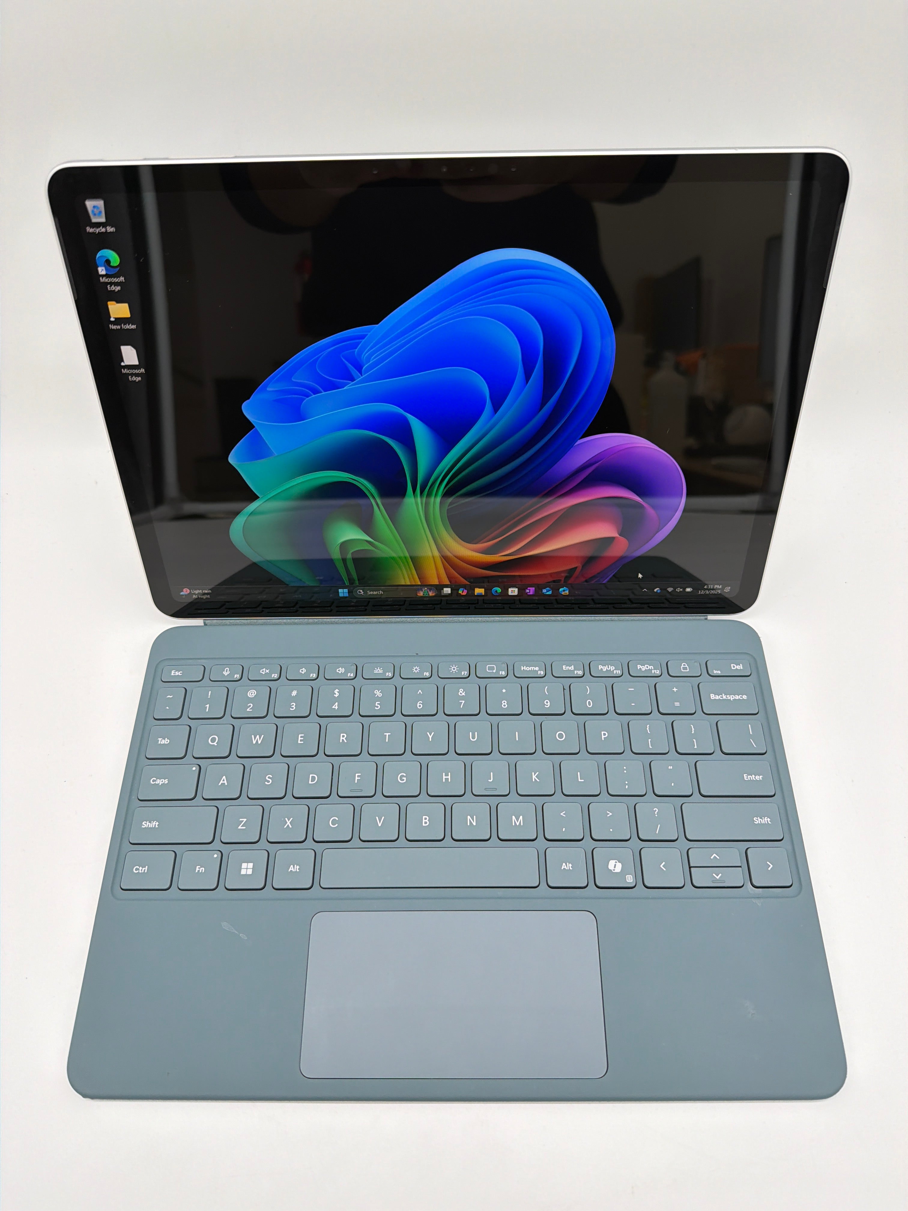 Microsoft Surface Pro 12" 2110 Snapdragon X Plus 16GB RAM 256GB SSD Bundle