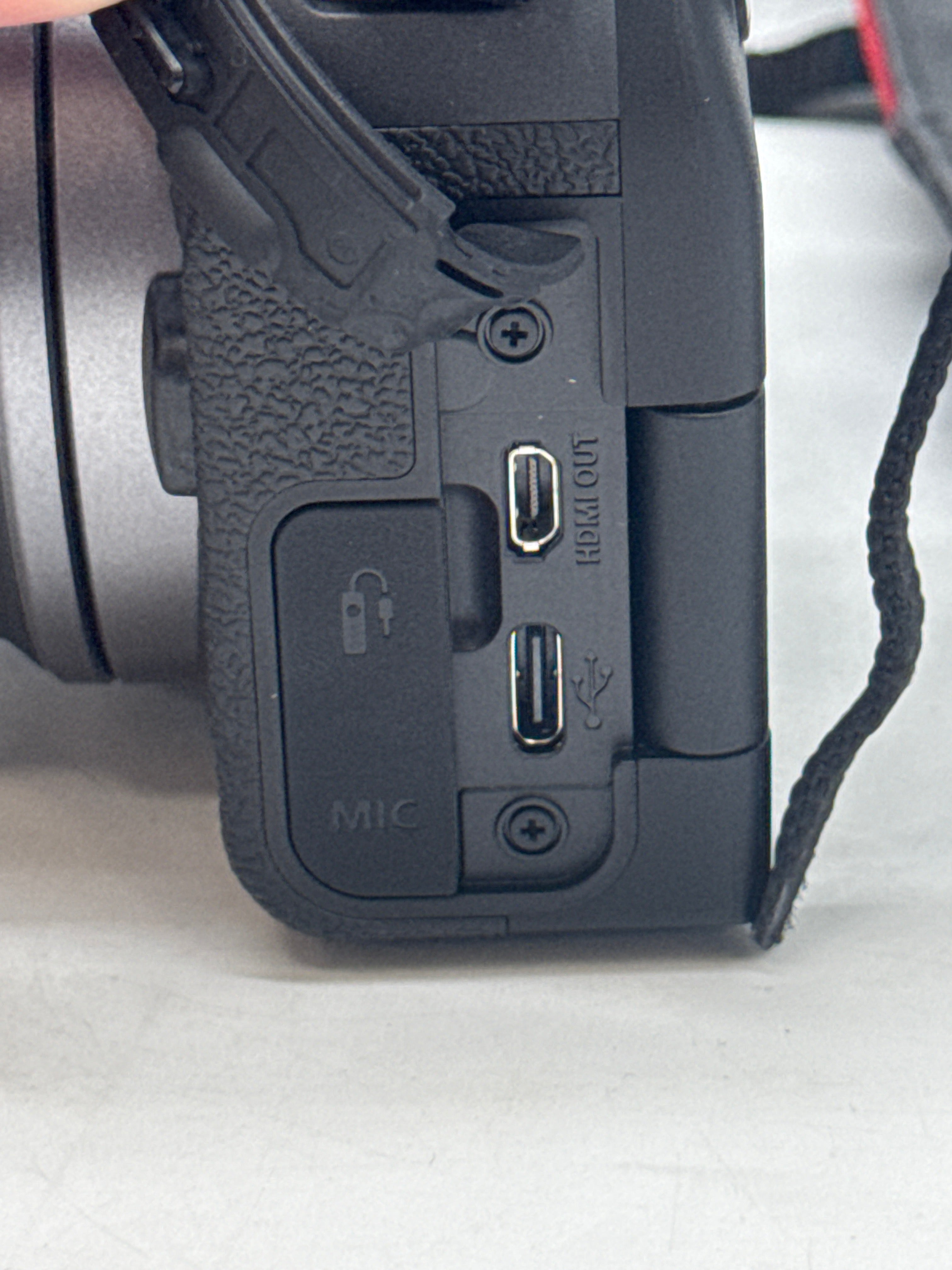 Canon EOS R10 24.2MP Mirrorless Camera with RF-S 18-45mm Lens - Used