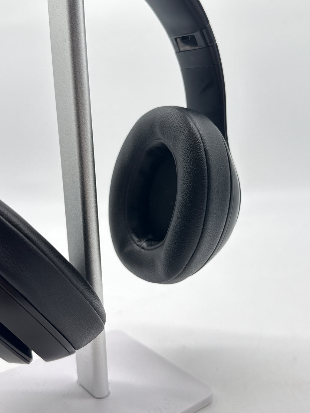 Beats Studio3 Wireless Over-Ear Headphones Black - Used