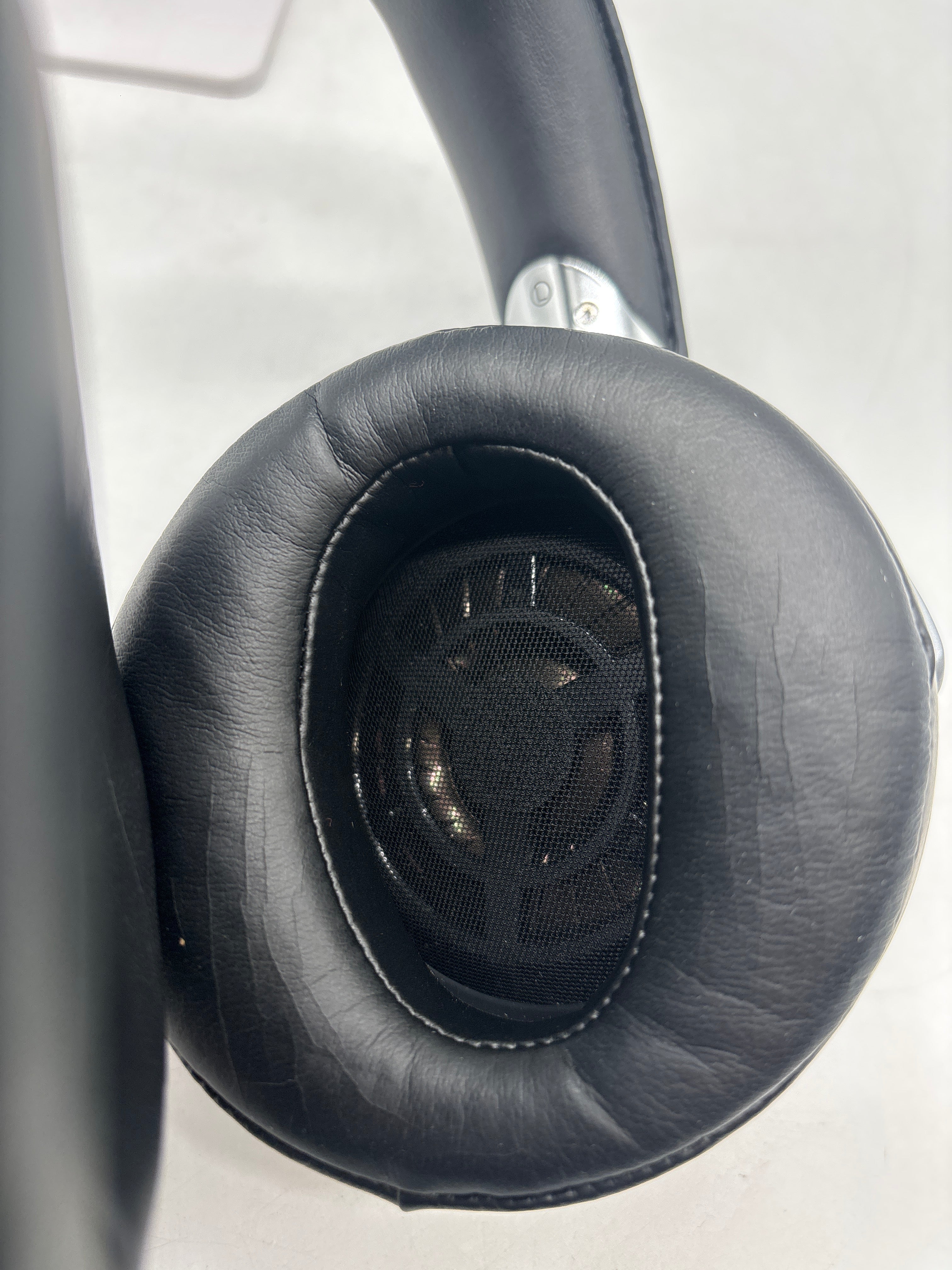 Sony MDR-Z7 Over-Ear High Resolution Audiophile Headphones - For Parts (Left speaker issues)