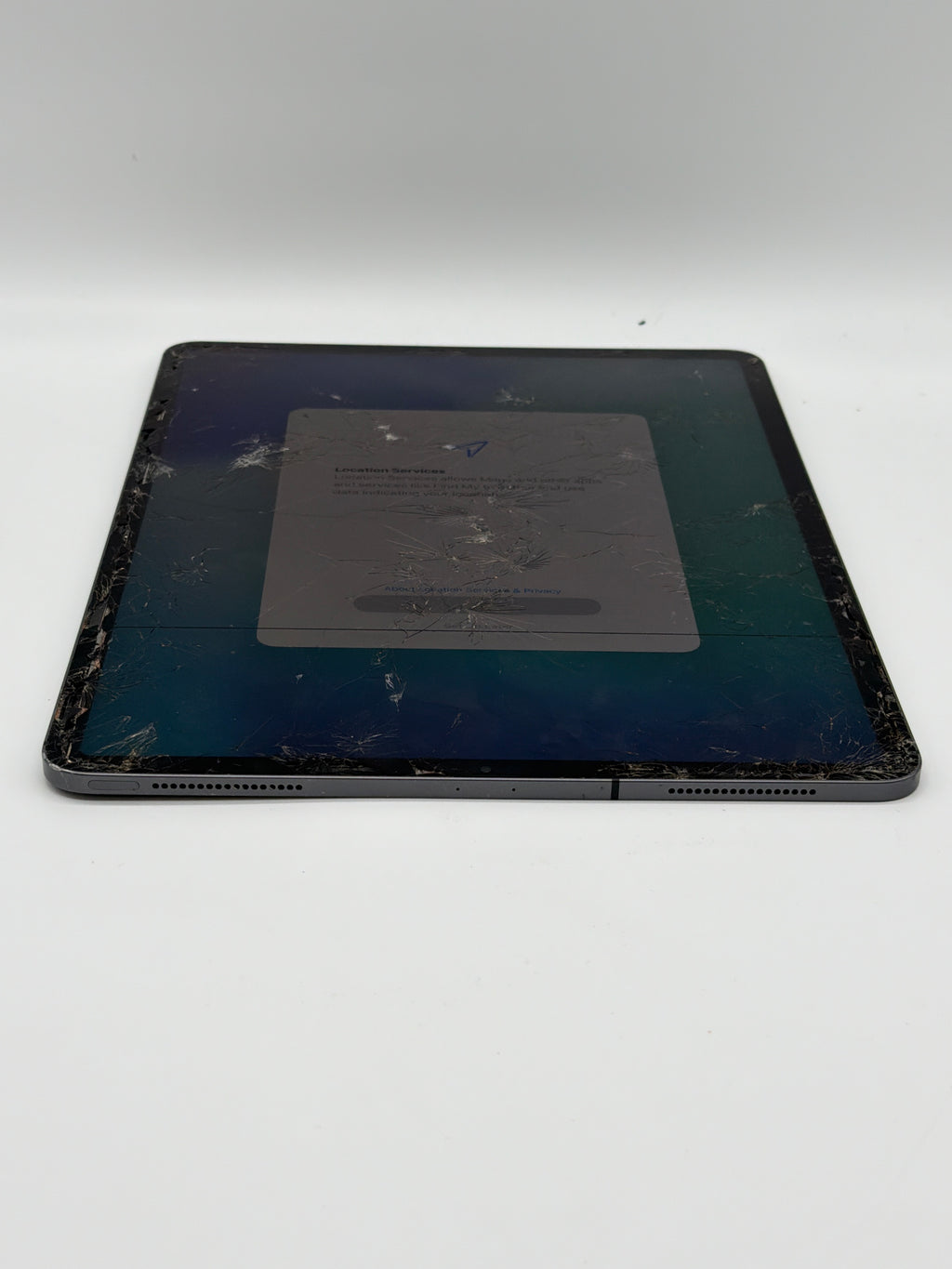 Apple iPad Pro 12.9" (4th Gen) A2069 128GB Wi-Fi Space Gray Cracked Screen