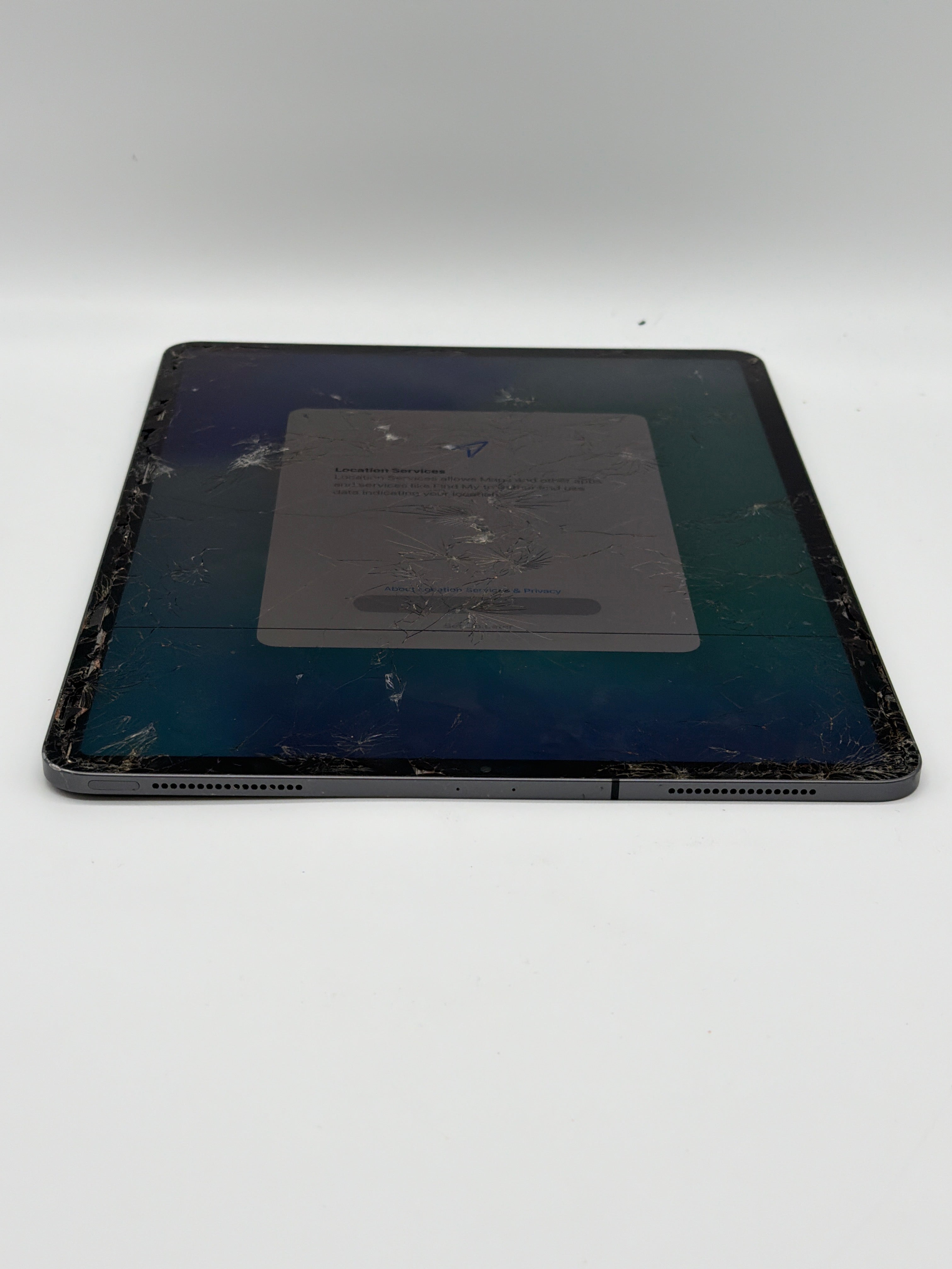 Apple iPad Pro 12.9" (4th Gen) A2069 128GB Wi-Fi Space Gray Cracked Screen