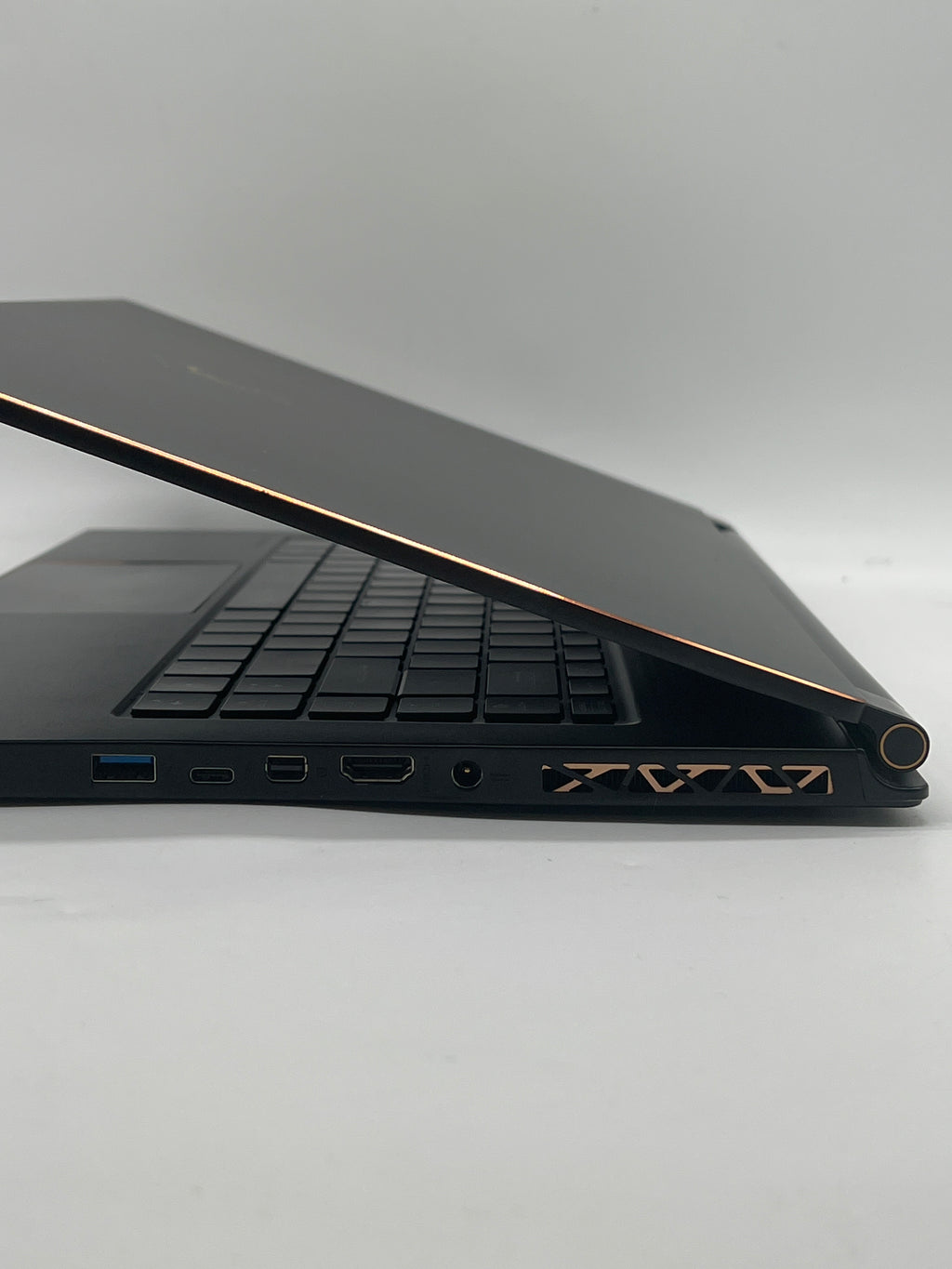 MSI GS65 Stealth Thin 8RE 15.6" Core i7-8750H 16GB RAM 256GB SSD - Used