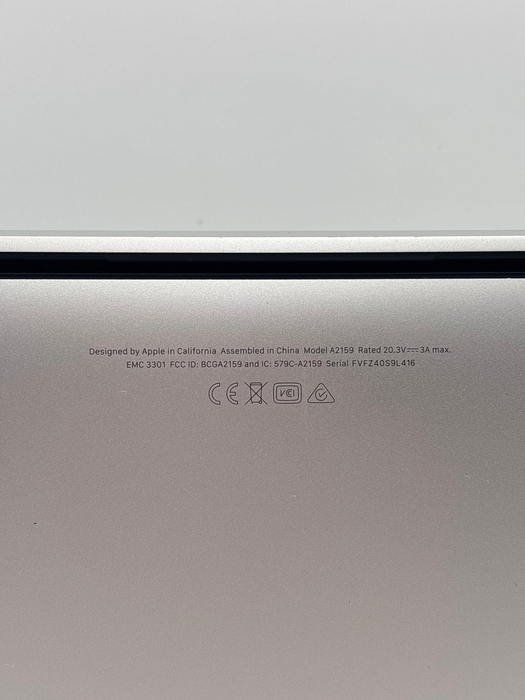 Apple MacBook Pro A2159 i5 8GB RAM 256GB SSD - For Parts (Bad Display)