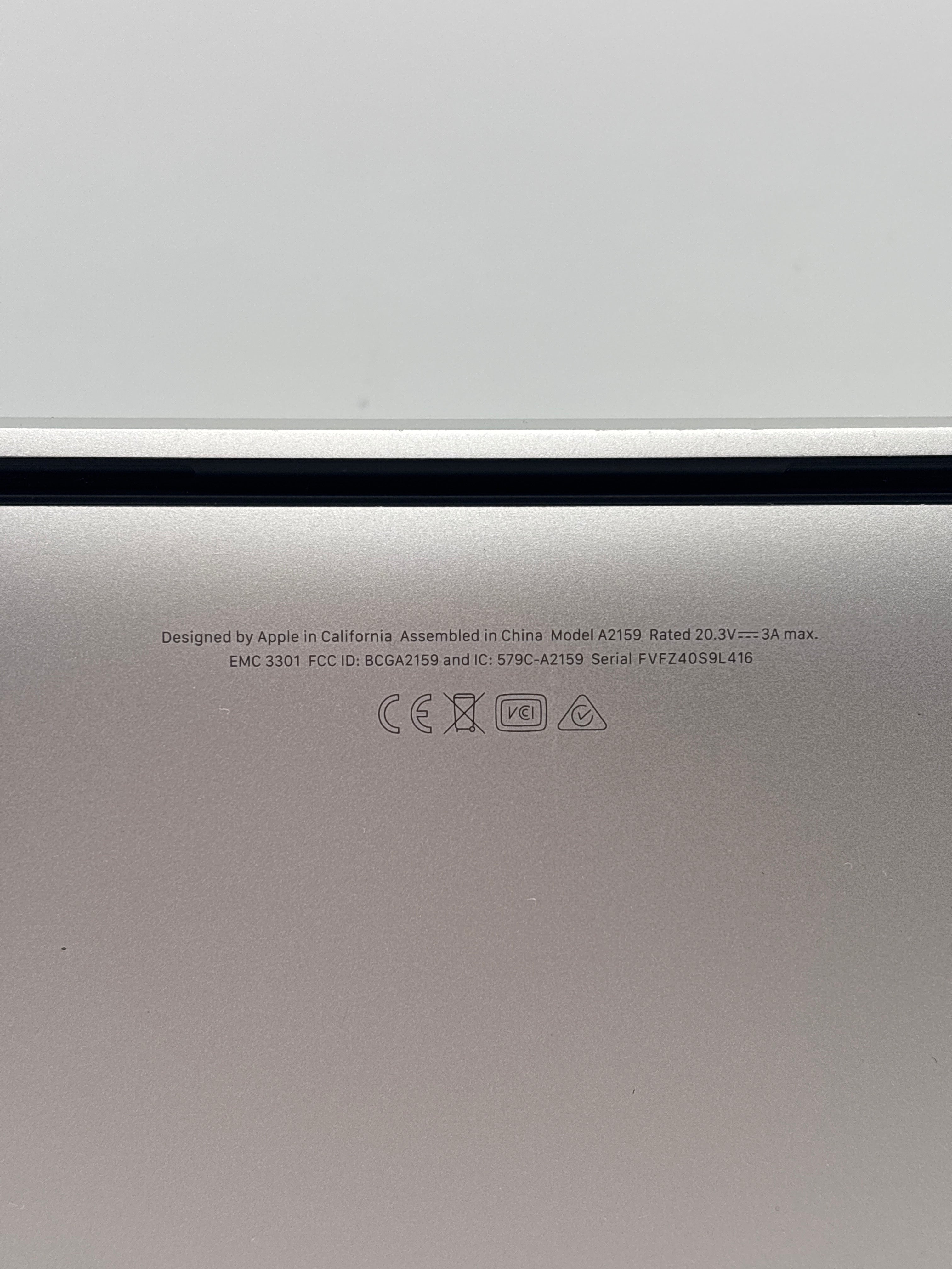 Apple MacBook Pro A2159 i5 8GB RAM 256GB SSD - For Parts (Bad Display)