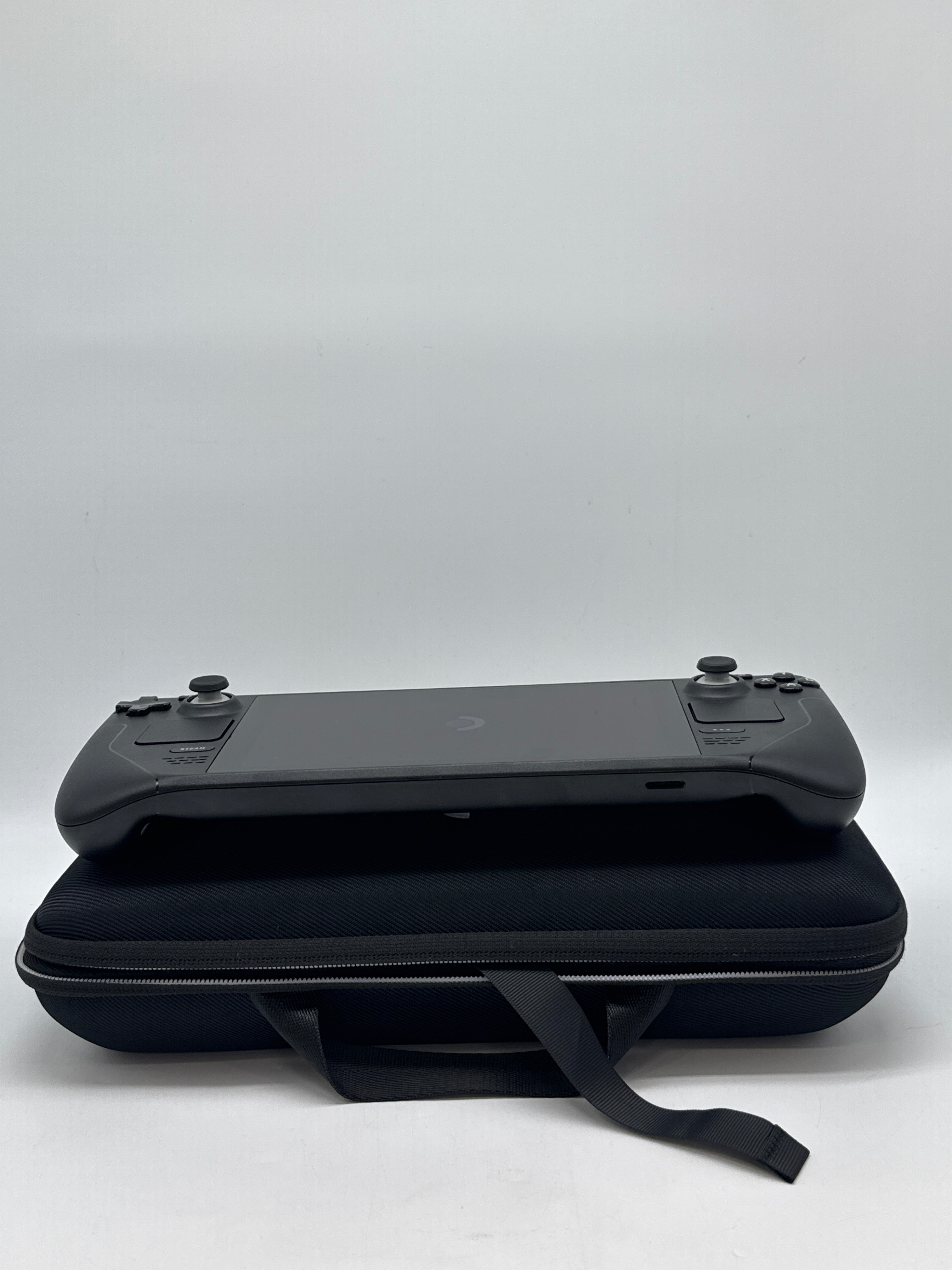 Valve Steam Deck 7" AMD Custom GPU 0405 16GB RAM 512GB Black 1010 W/Case & Charger