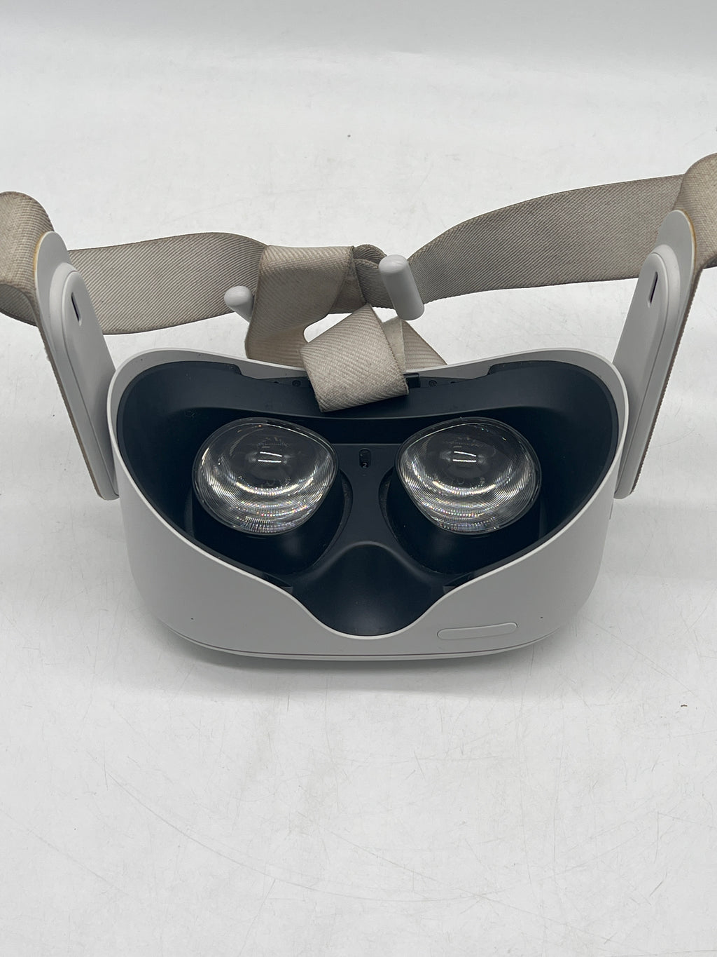 Meta Quest 2 VR Headset White 64GB - For Parts (Missing face cushion)