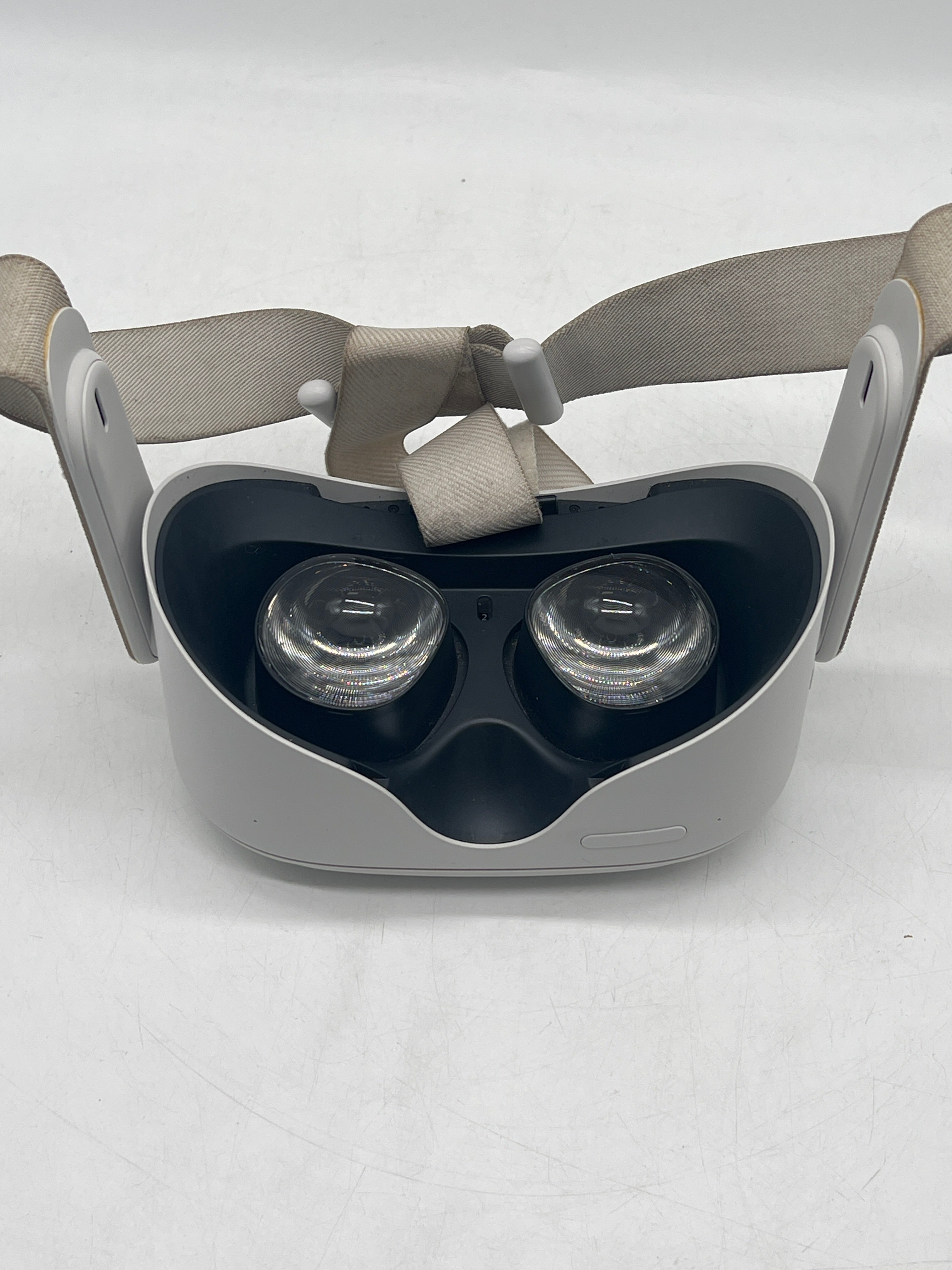 Meta Quest 2 VR Headset White 64GB - For Parts (Missing face cushion)