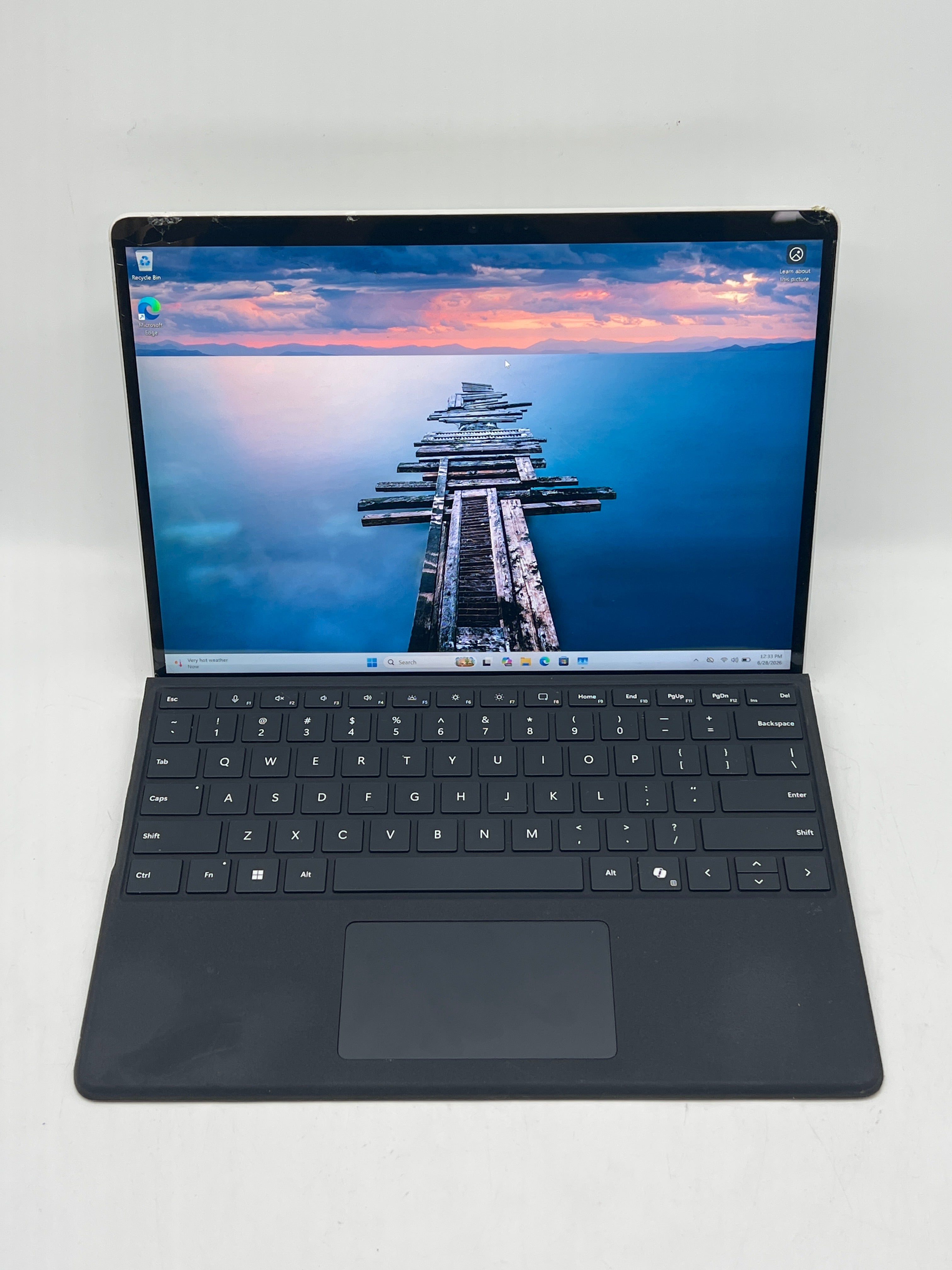 Microsoft Surface Pro 8 1982 i7-1185G7 16GB RAM 256GB SSD - Cracked screen