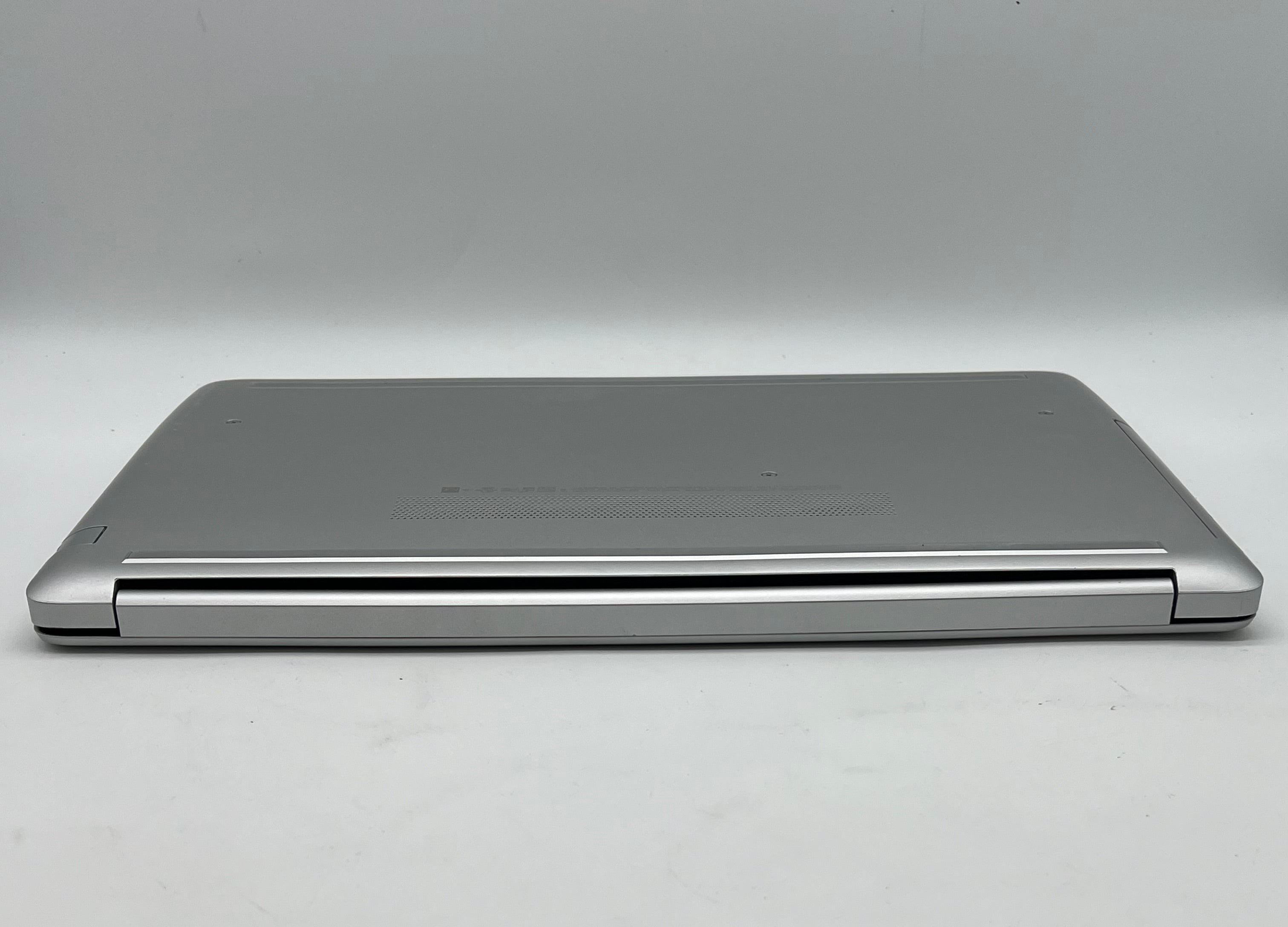 HP 15-DB0011DX AMD Ryzen 5 2500 U 8GB RAM 128GB SSD - Used