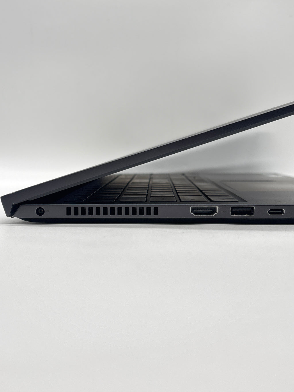Dell Vostro 15 7510 i7-11800H 16GB RAM 512GB SSD RTX 3050 - For Parts (Low Battery)