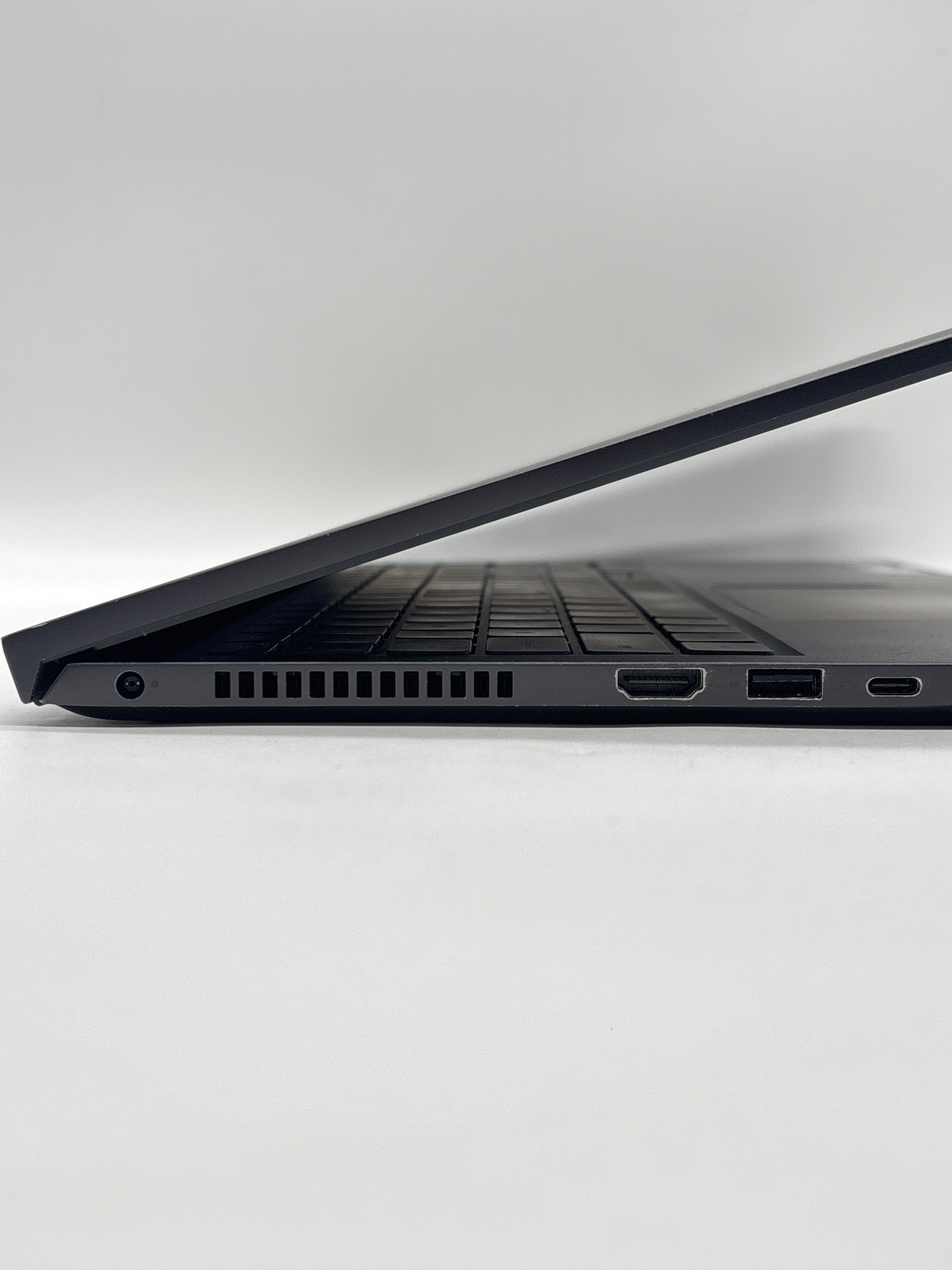 Dell Vostro 15 7510 i7-11800H 16GB RAM 512GB SSD RTX 3050 - For Parts (Low Battery)
