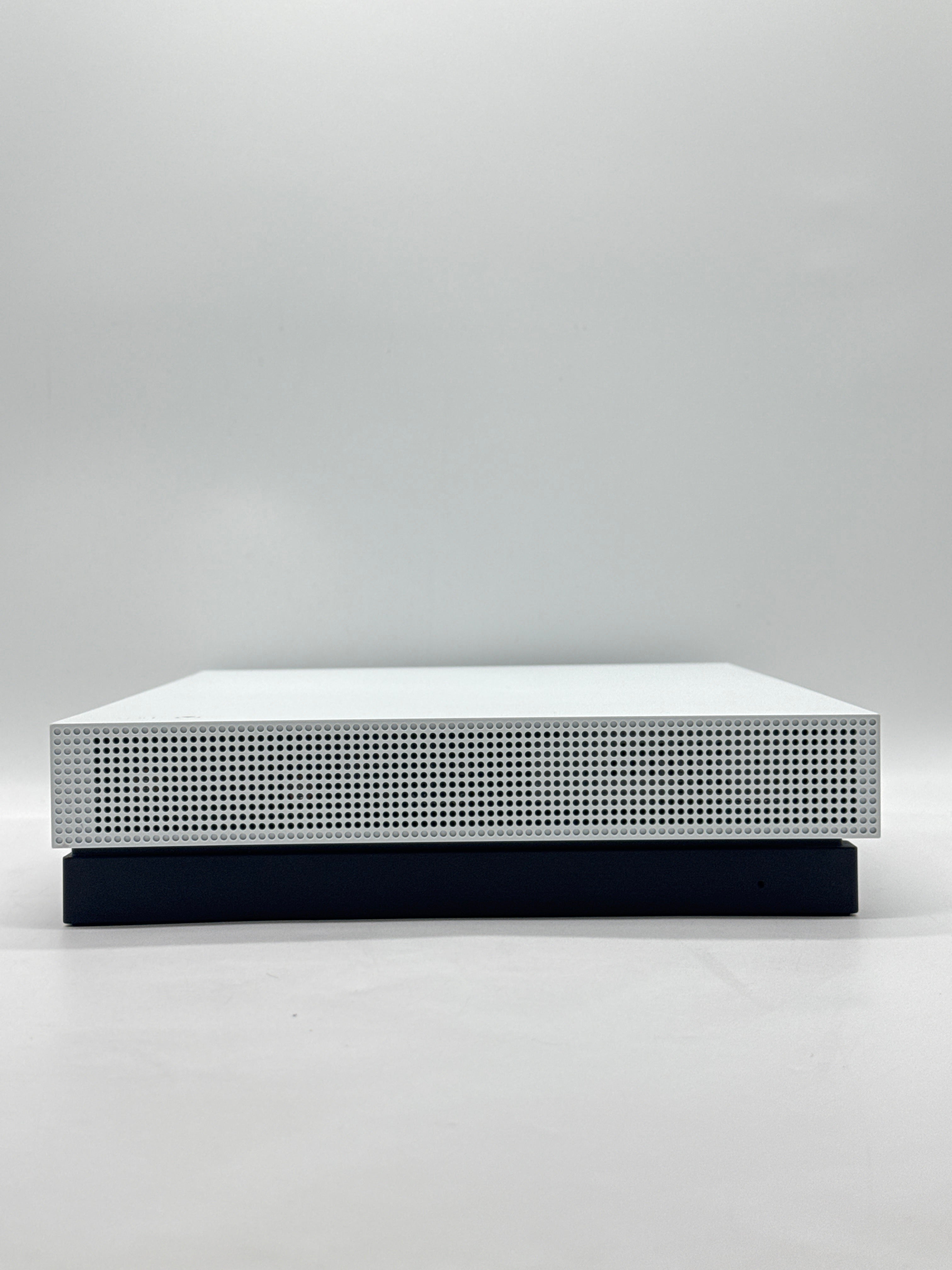 Microsoft Xbox One X (1787) 1 TB White - Used