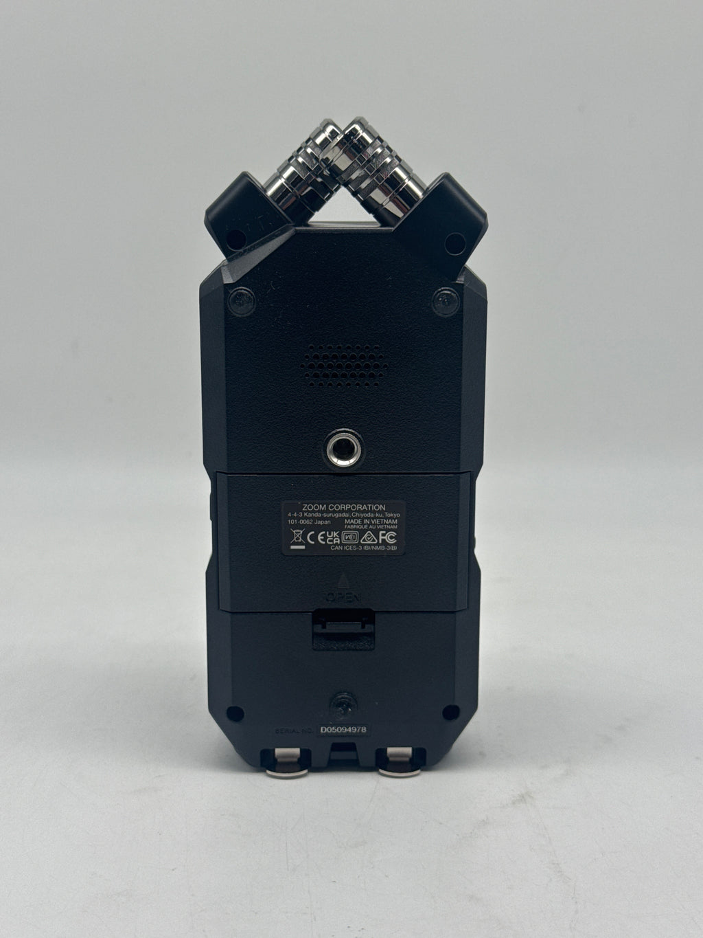Zoom H4essential Handy Recorder New In Box Black W/Accessory pack APH-4e