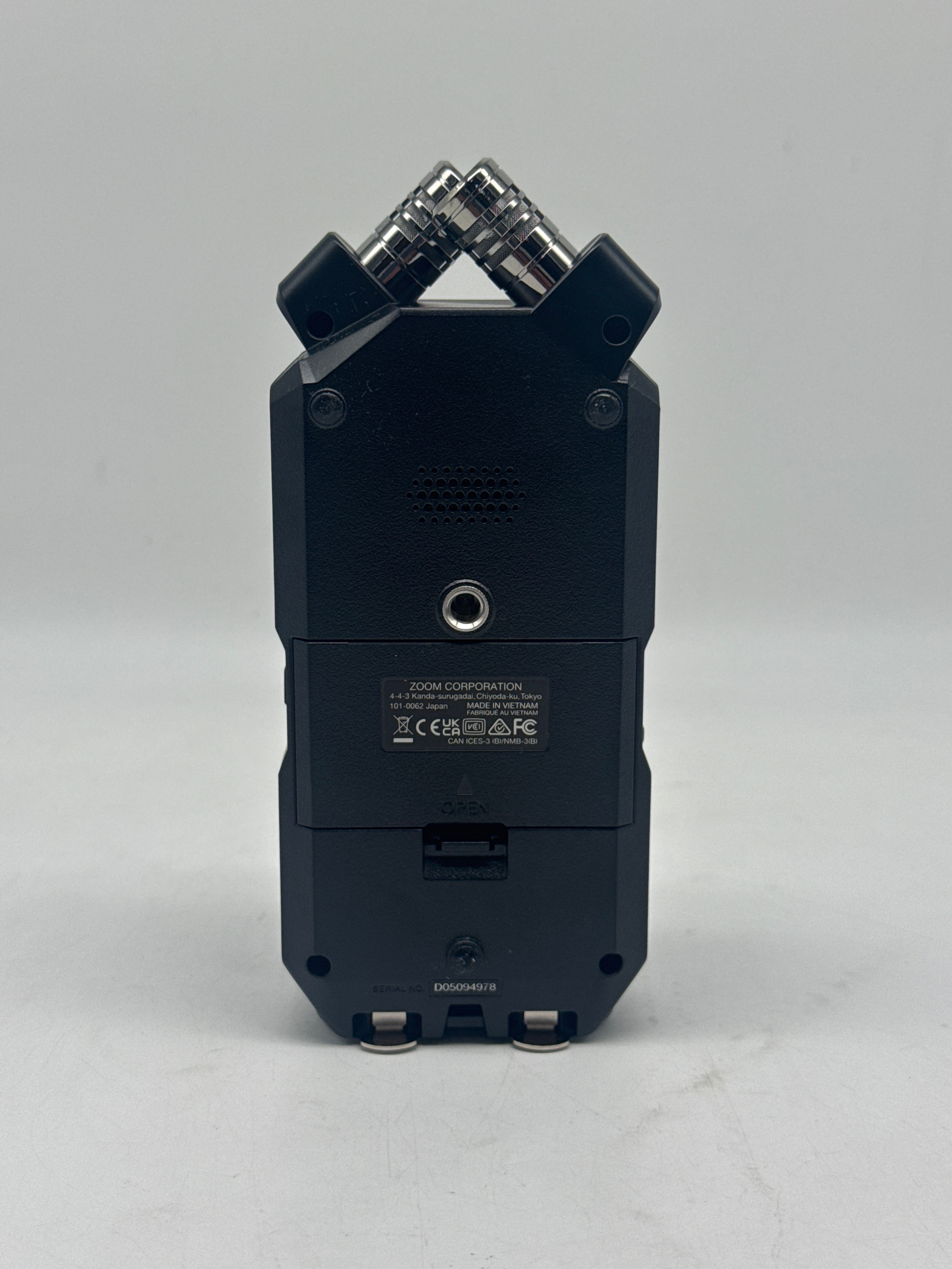 Zoom H4essential Handy Recorder New In Box Black W/Accessory pack APH-4e
