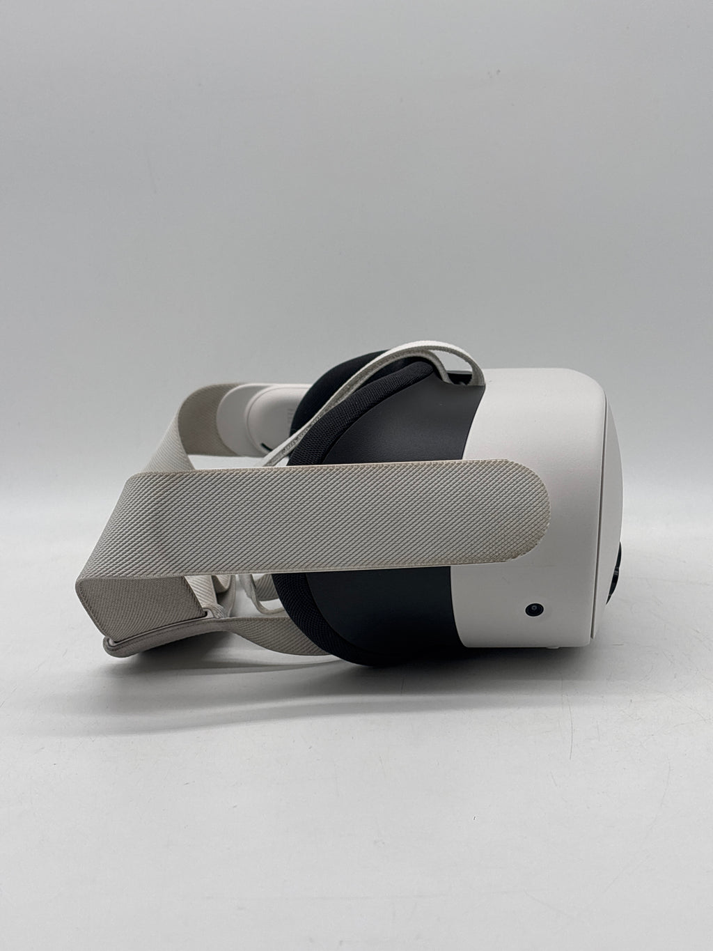Meta Quest 3S 128GB Standalone All-in-One VR Headset P97 - Used with Box