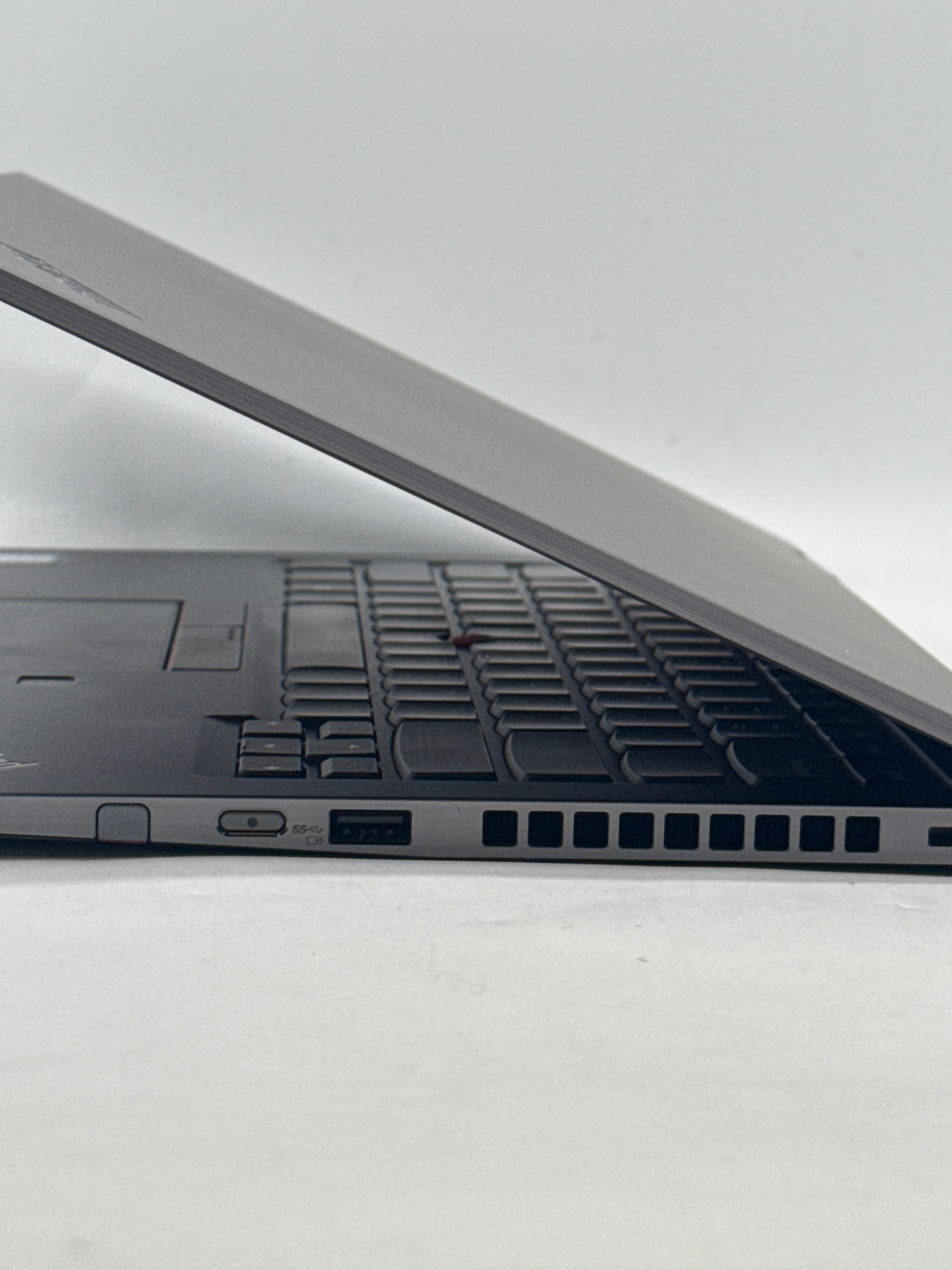 Lenovo ThinkPad X1 Yoga 4th Gen 14" Intel i7-8665U 16GB RAM 256GB SSD - Used