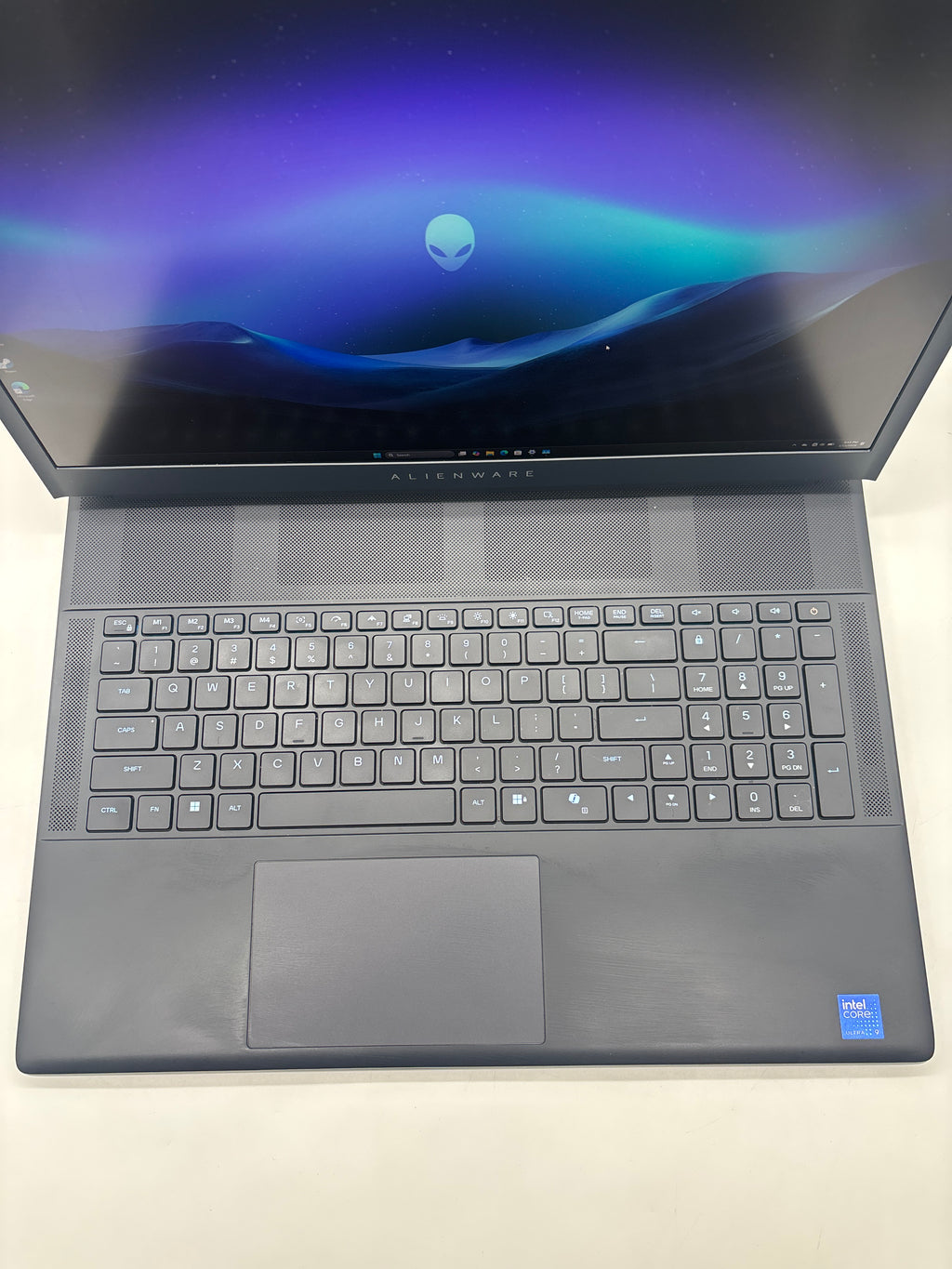 Dell Alienware 18 Area 51 Ultra 9 275HX 64GB RAM 2TB SSD RTX 5090 - Warranty