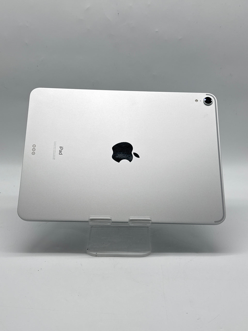Apple iPad Pro 11in 1st Gen 64GB Wi-Fi Silver Bad Charging Port Read