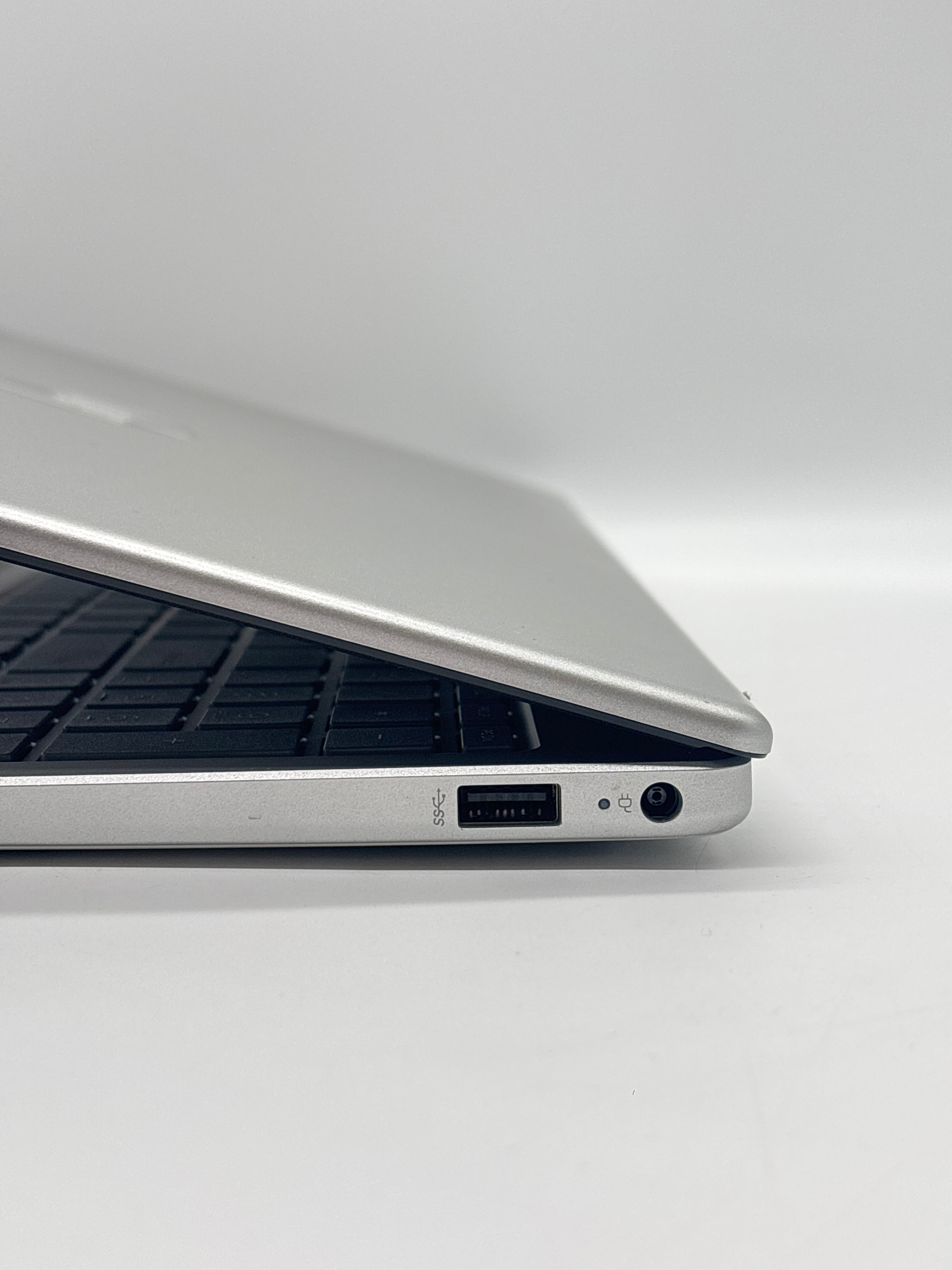 HP Laptop 15-fd0107dx i7-1255U 16 GB RAM 512 GB SSD