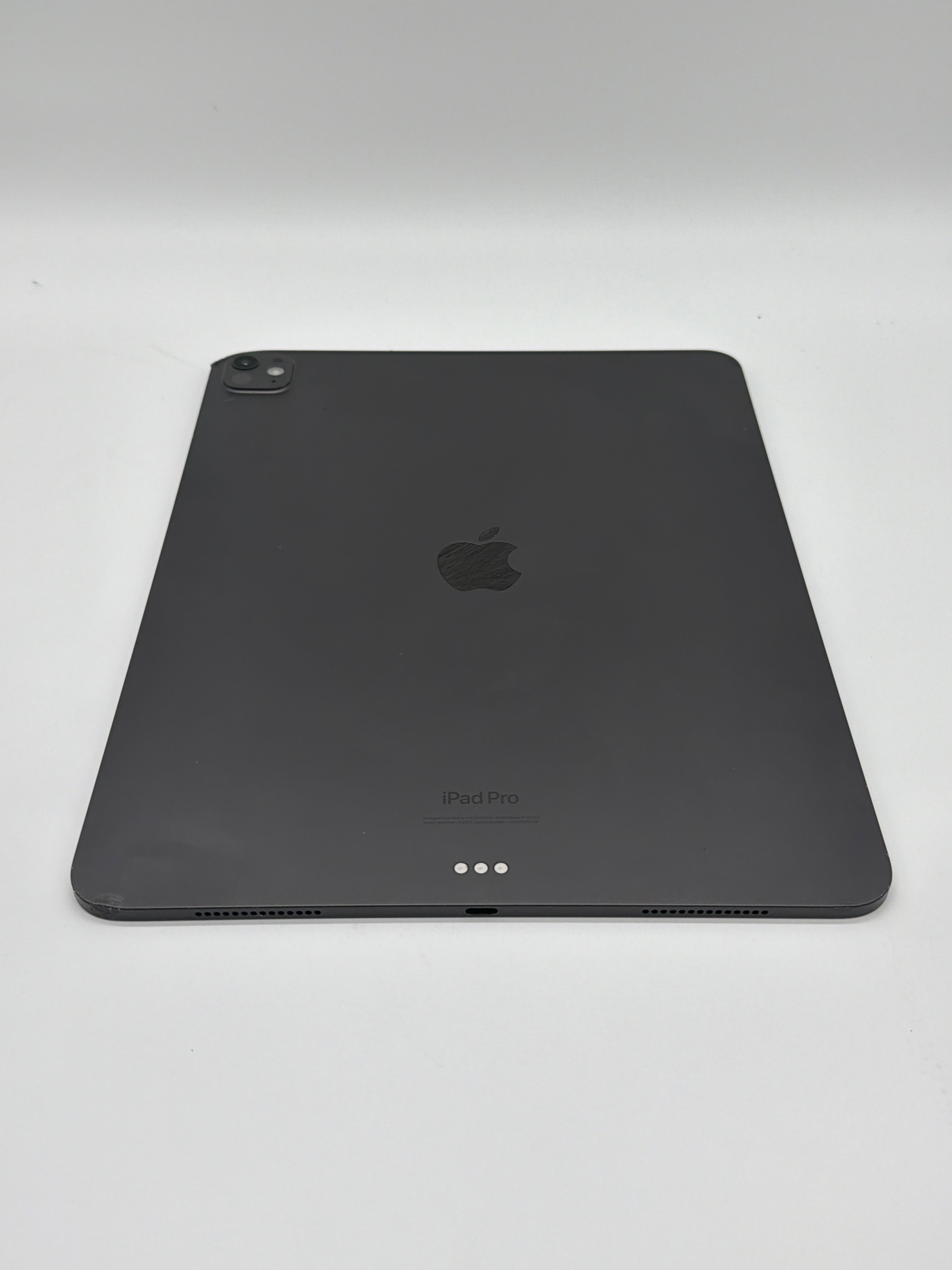 Apple iPad Pro  Wi-Fi M4 13" 256GB Space Black A2925 Broken Screen Read