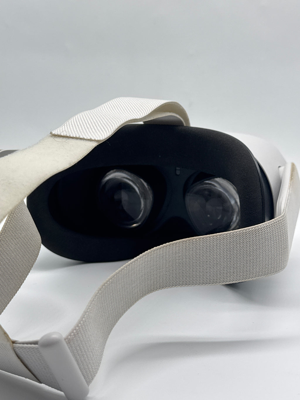 Meta Quest 2 64GB Standalone All-in-One VR Headset White - Used