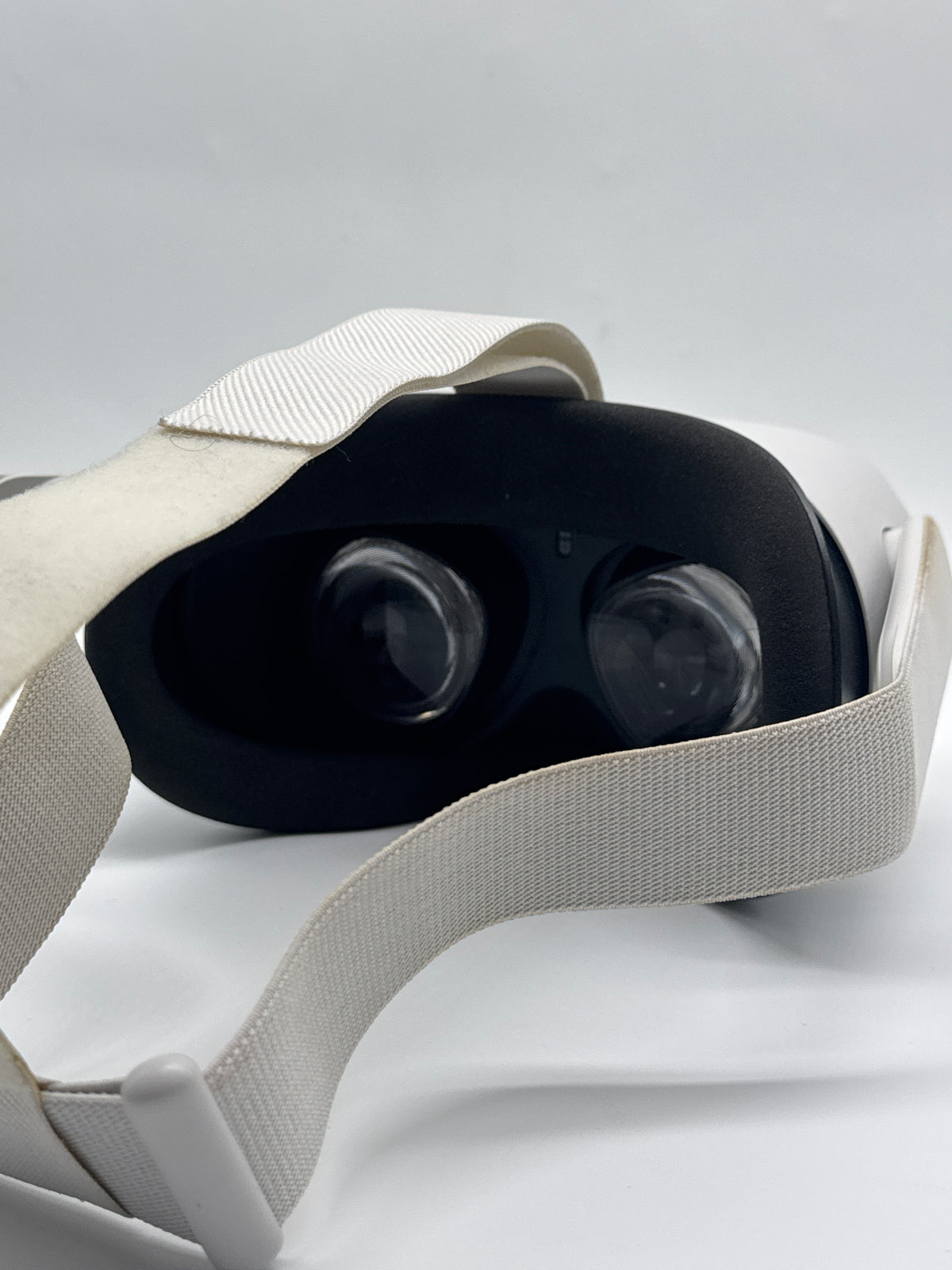 Meta Quest 2 64GB Standalone All-in-One VR Headset White - Used