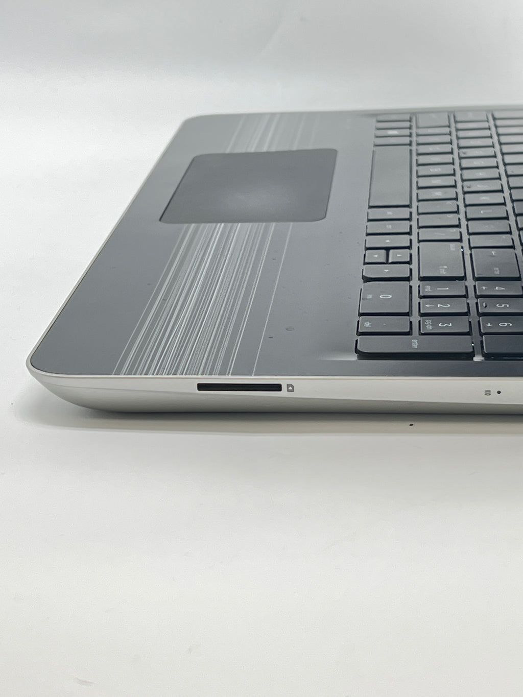 HP Pavilion 15-aw053nr AMD A12-9700P 8GB RAM 1TB HDD - For Parts (Read)