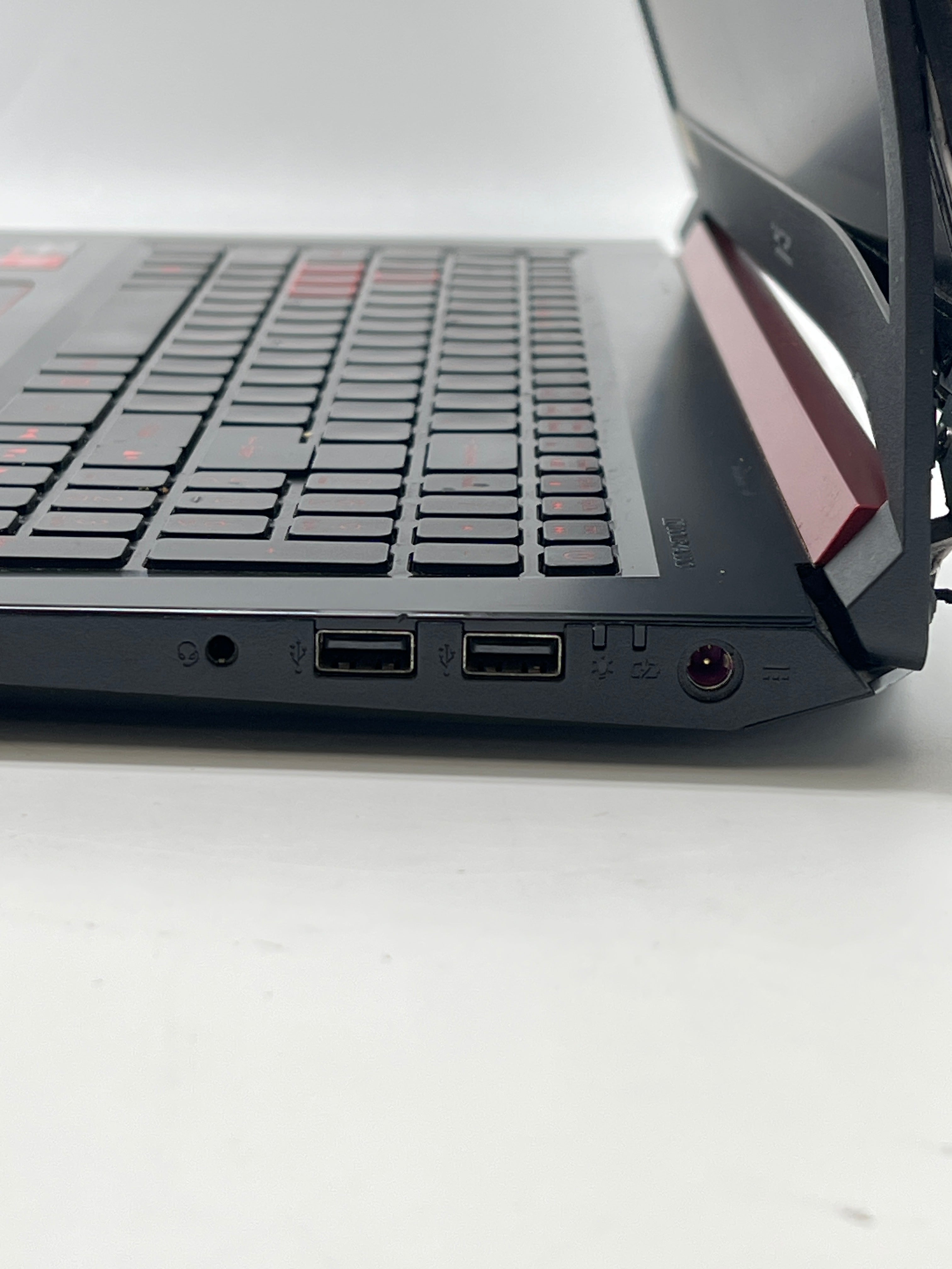 Acer Nitro 5 AN515-42 Ryzen 5-2500u 8GB Ram 1TB HDD RX 560X - For Parts Read