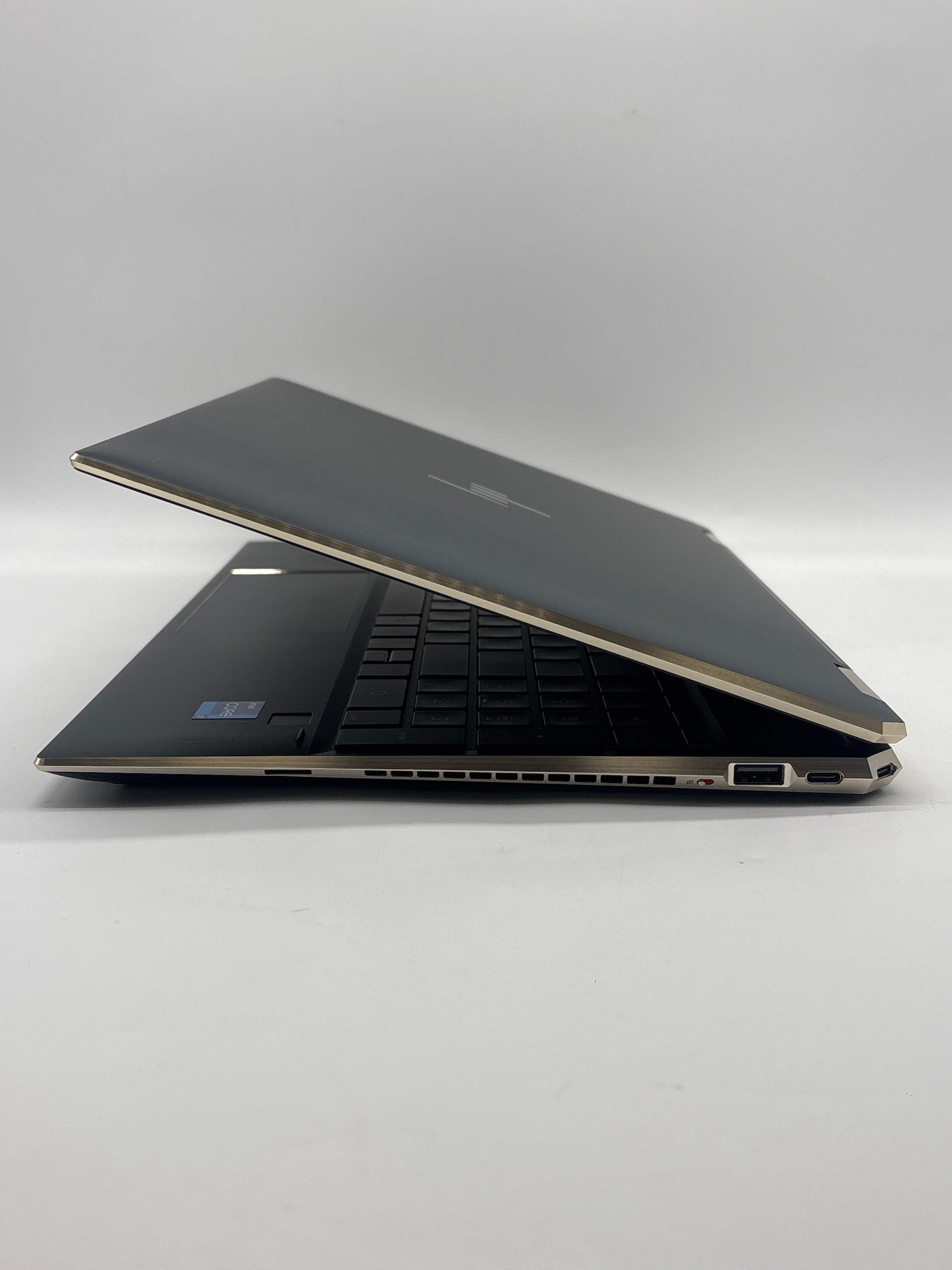 HP Spectre x360 15t-eb100 2-in-1 i7-1165G7 16GB RAM 256GB SSD Used