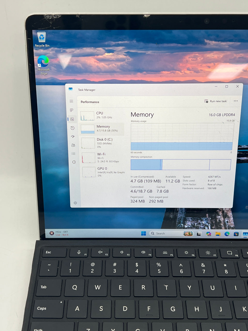Microsoft Surface Pro 8 1982 i7-1185G7 16GB RAM 256GB SSD - Cracked screen
