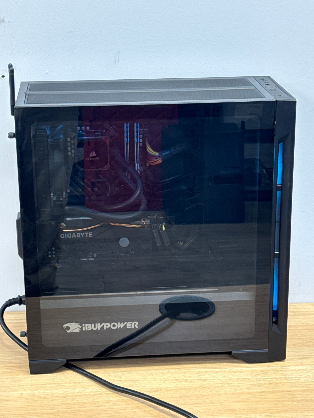 iBuypower Custom PC i7-9700K 16GB RAM 500GB SSD 1TB HDD RTX 2060 Super - Used