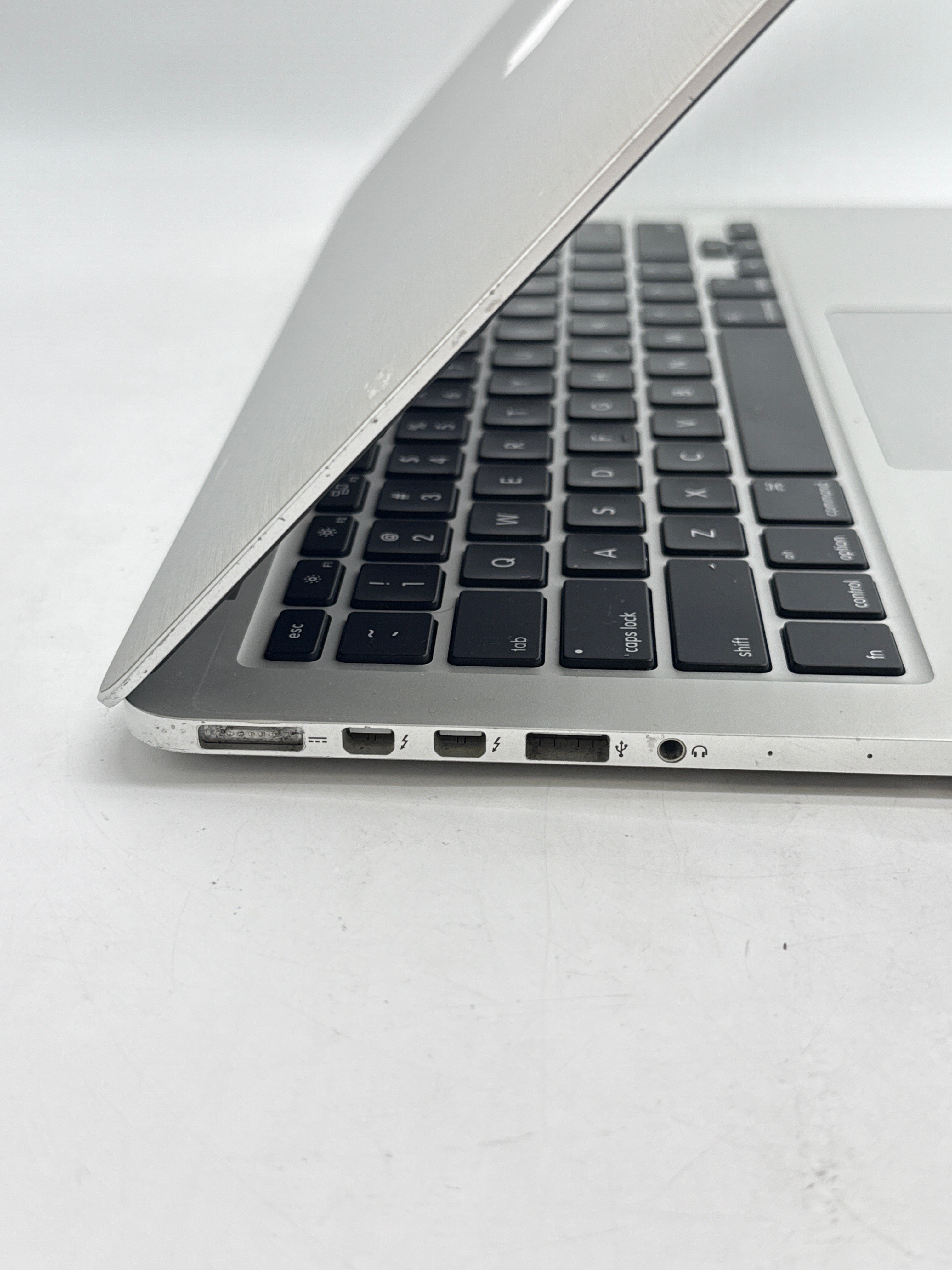 Apple MacBook Pro 15" A1398 i5 8gb RAM 256GB Flash Storage - Used
