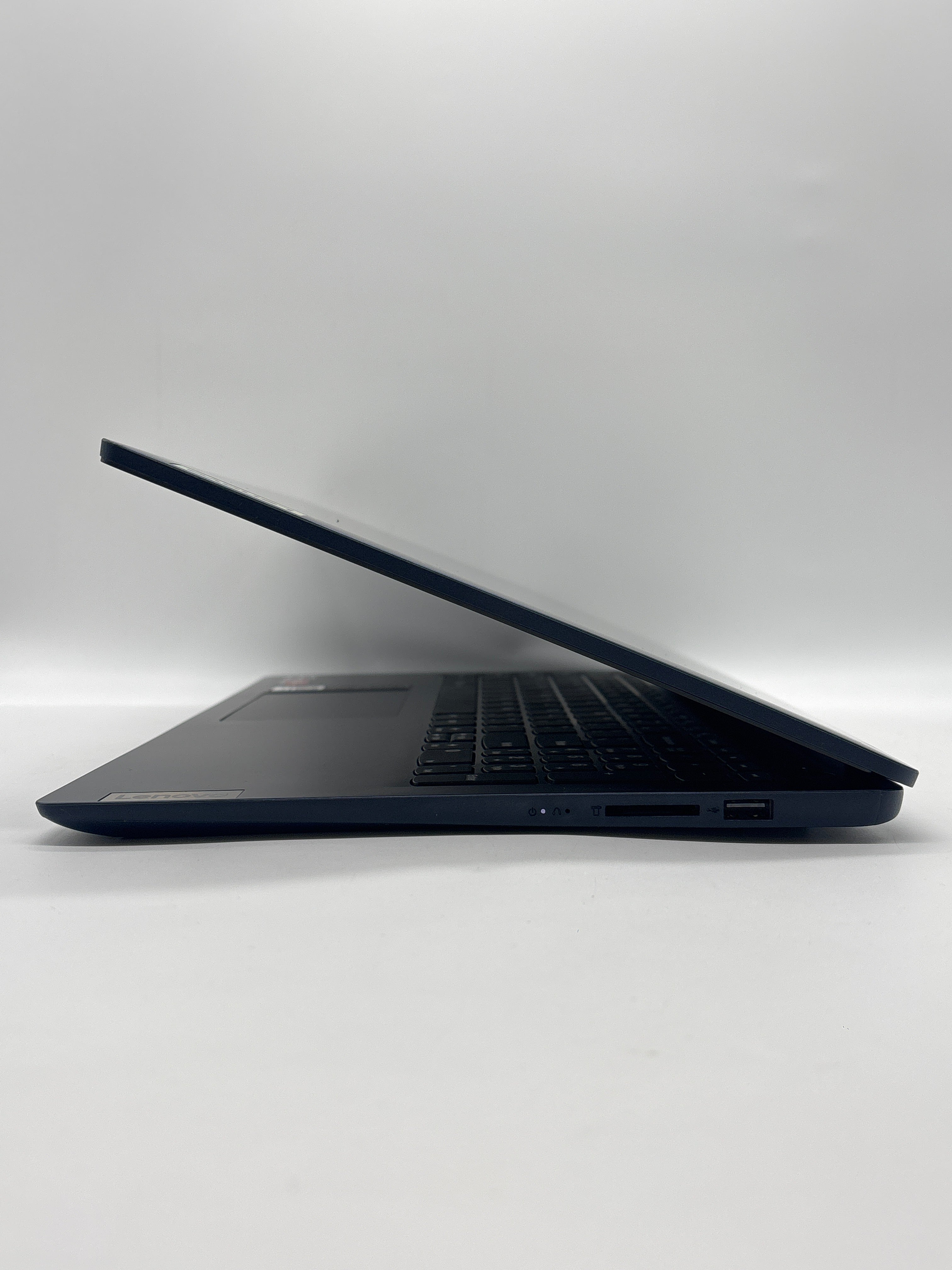 Lenovo Ideapad 1 15AMN7 Ryzen 5 7520U 8GB RAM 256GB SSD
